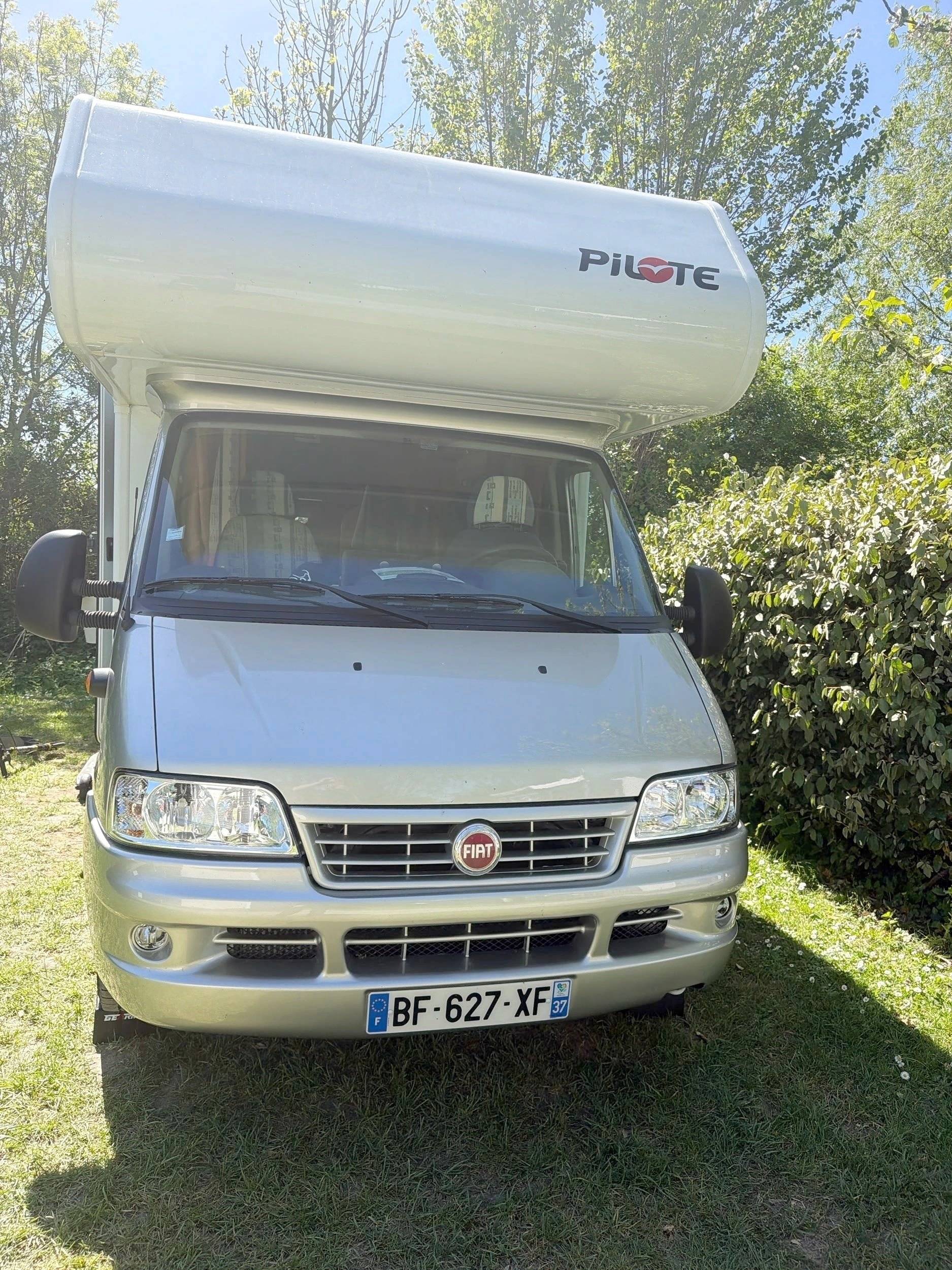 schräge Vorderansicht Fiat Ducato 2,8 l 115 ch/Al-Ko - Yescapa