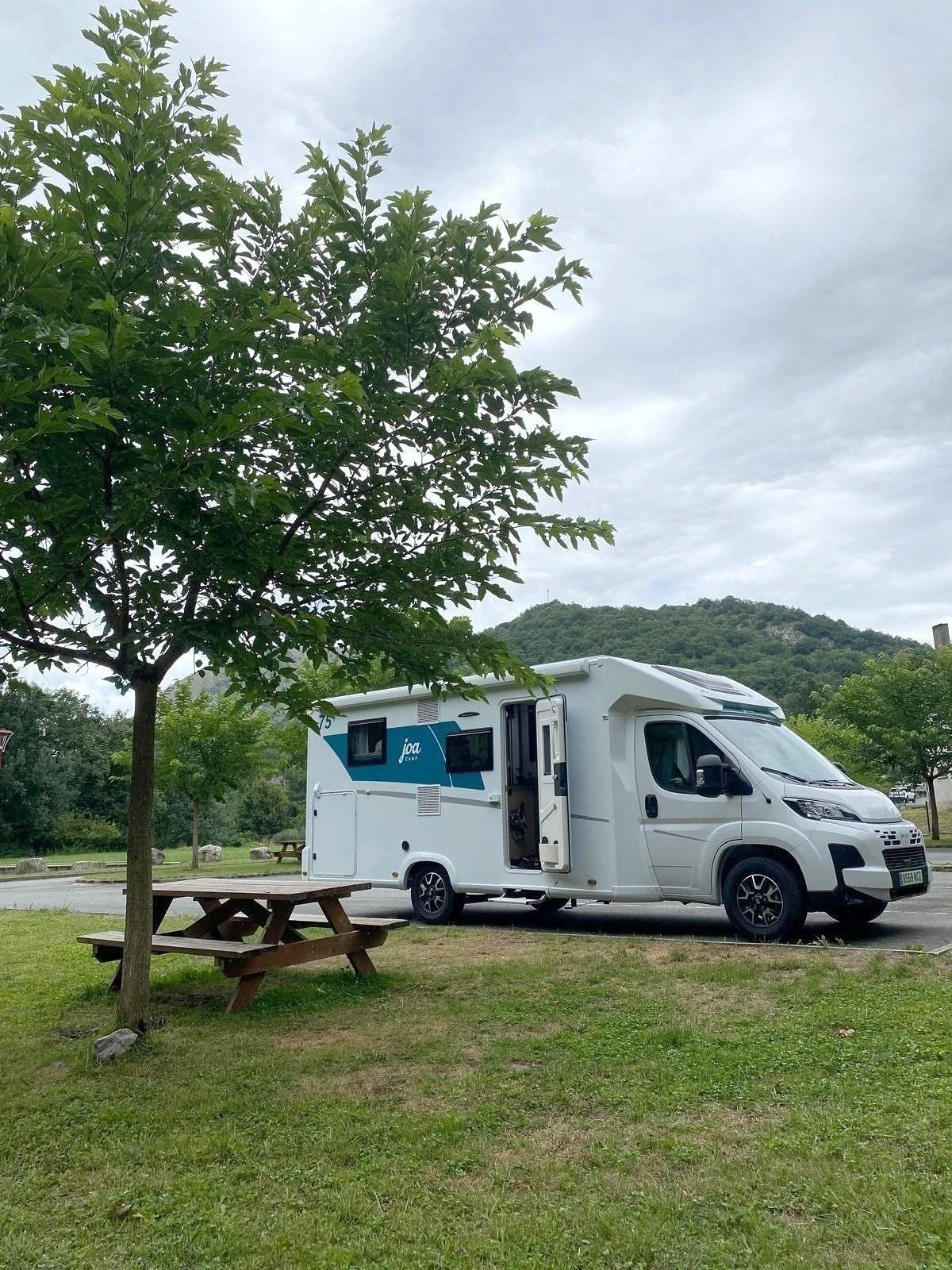 Front view from 3/4 Fiat Ducato 2,2 l JTD 130 ch. - Yescapa