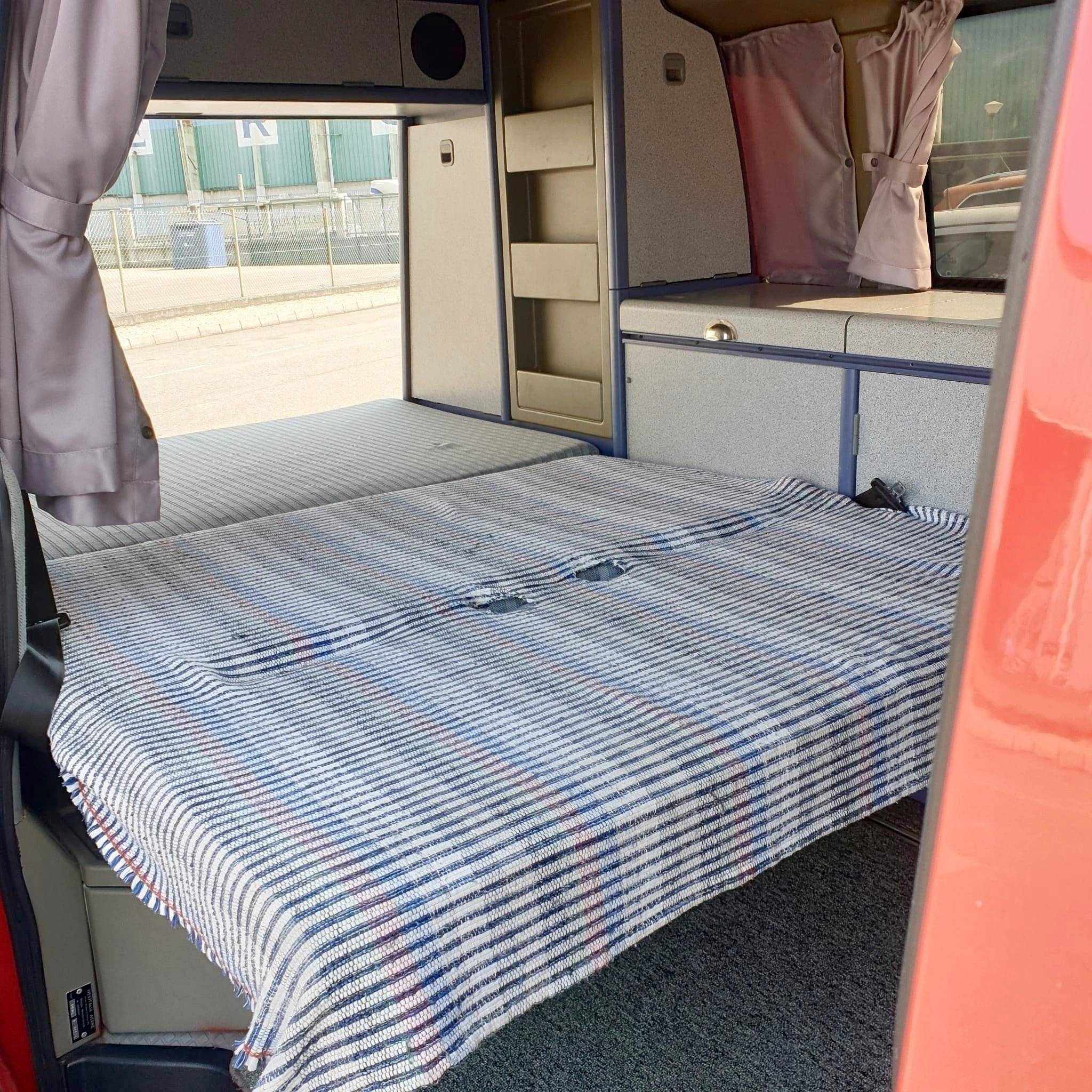 Plazas en cama Volkswagen VOLKSWAGEN CALIFORNIA - Yescapa