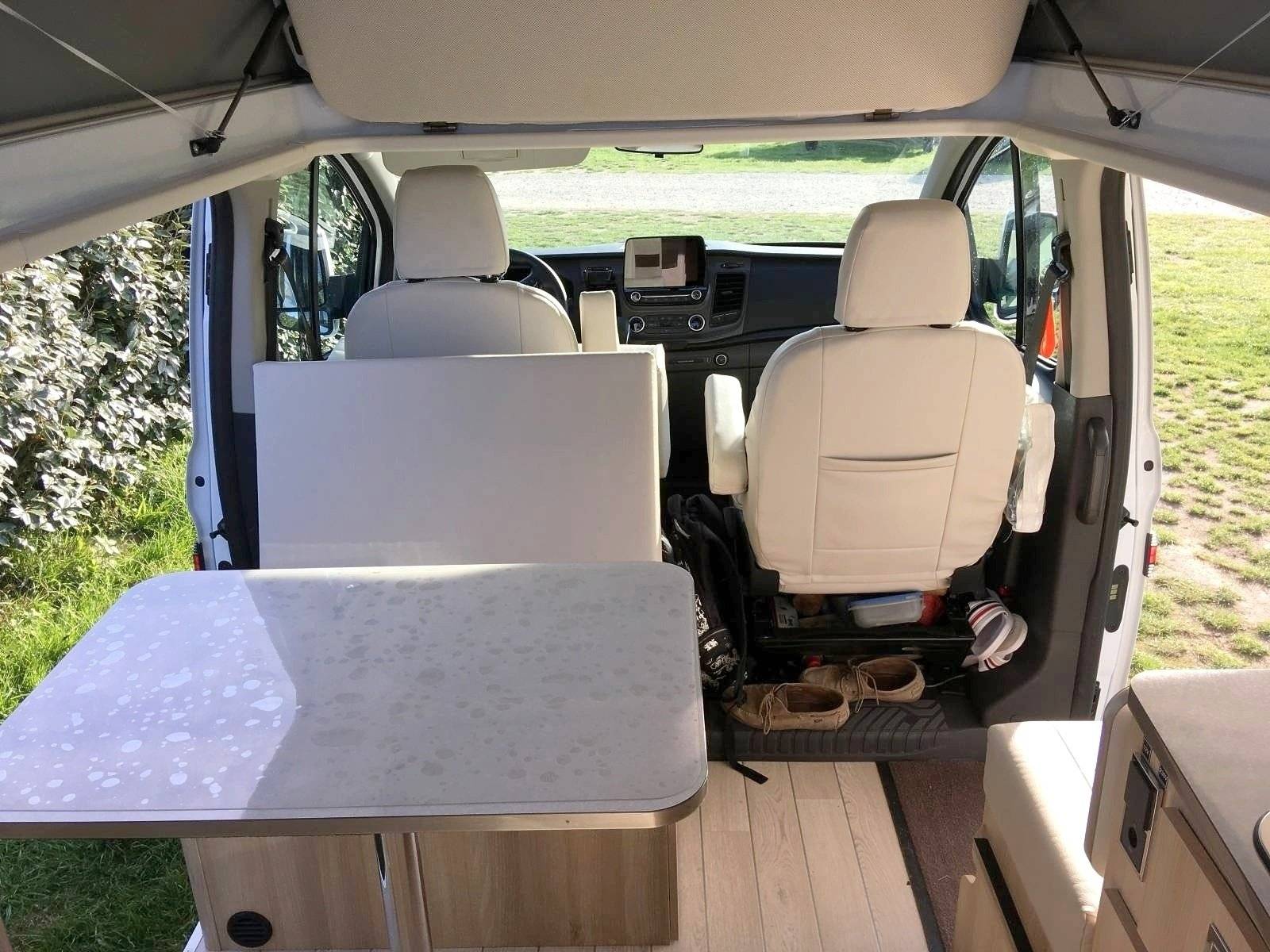 Dining Area Ford FORD TRANSIT - Yescapa