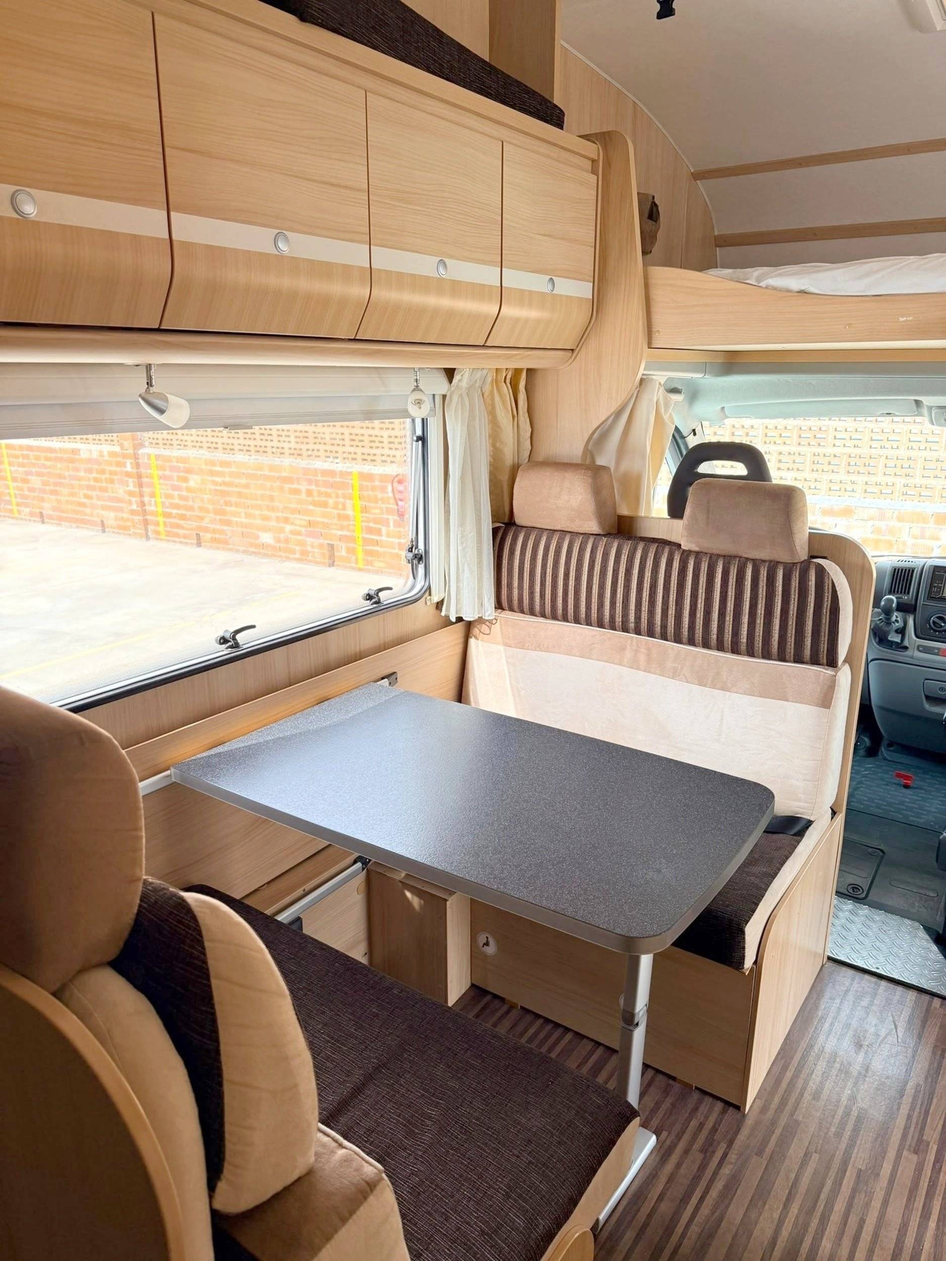 Coin repas Iveco Daily 2,3 l 130 ch - Yescapa