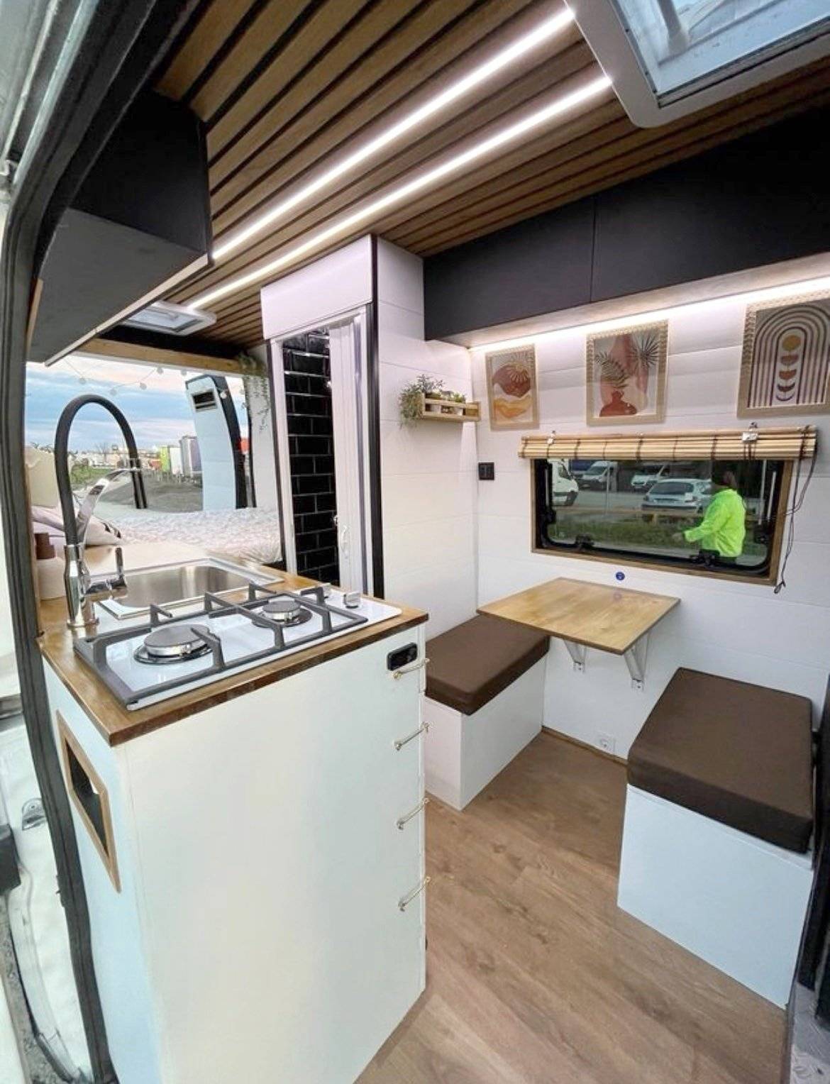 Dining Area Fiat Ducato 3,3t MH2, 2,3l multijet 120 ch - Yescapa