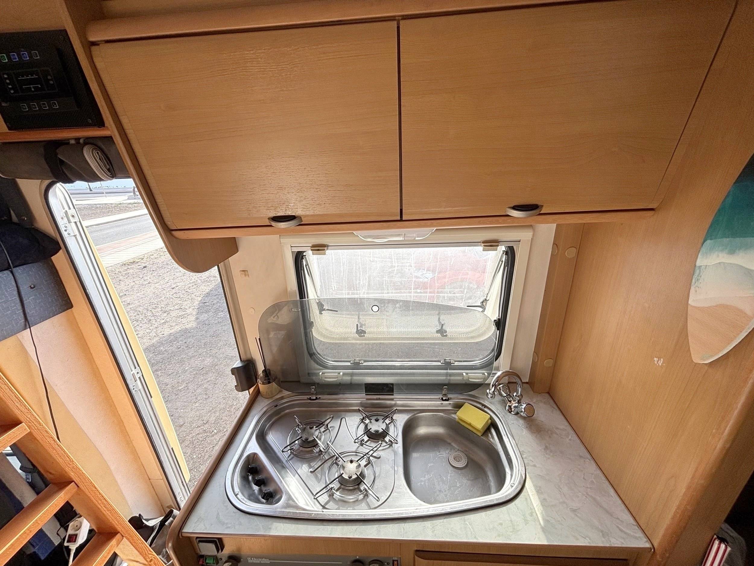Kochnische Fiat Ducato 1,9TD - Yescapa