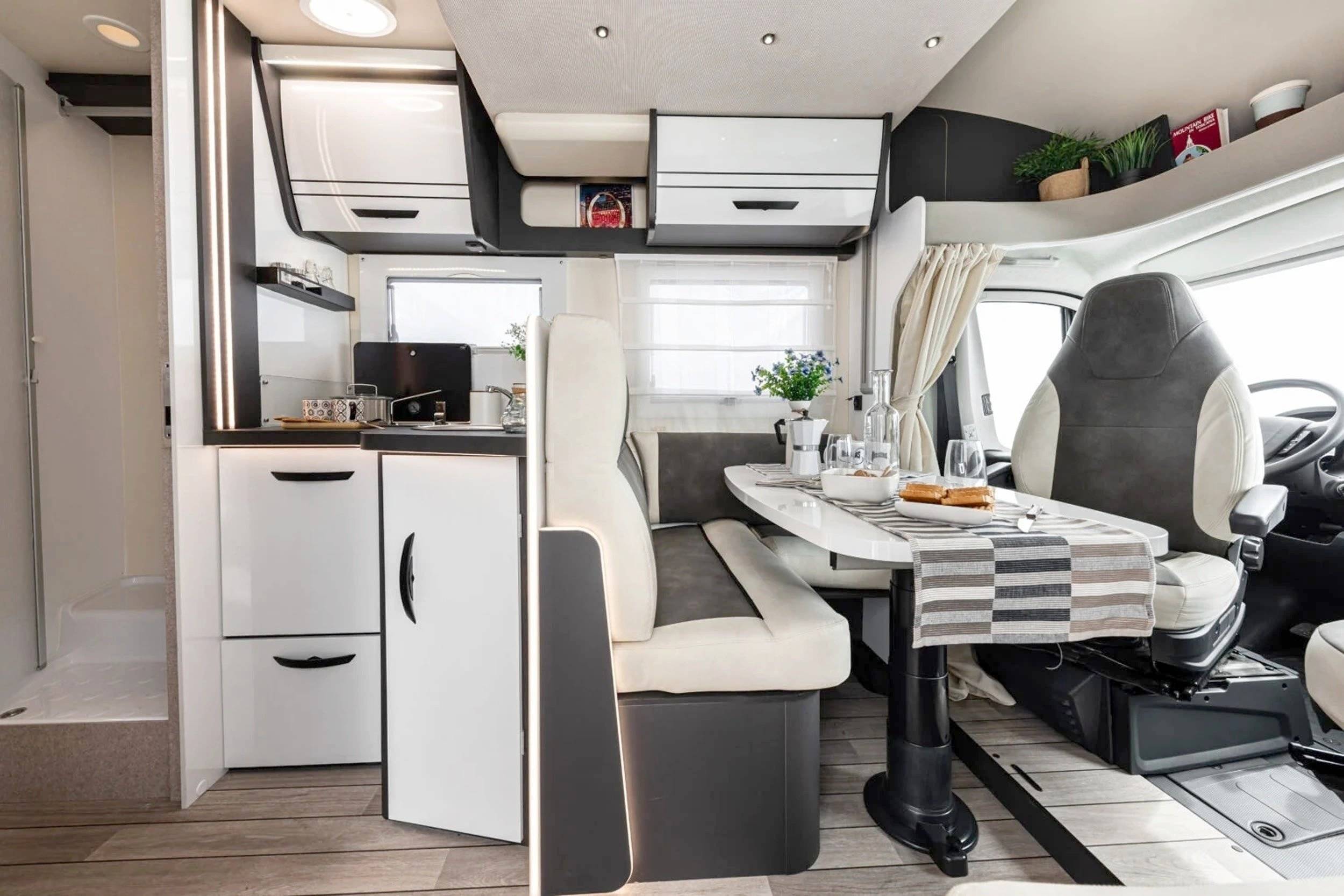 Dinette Ford Transit 2,0 l 170 ch - Yescapa