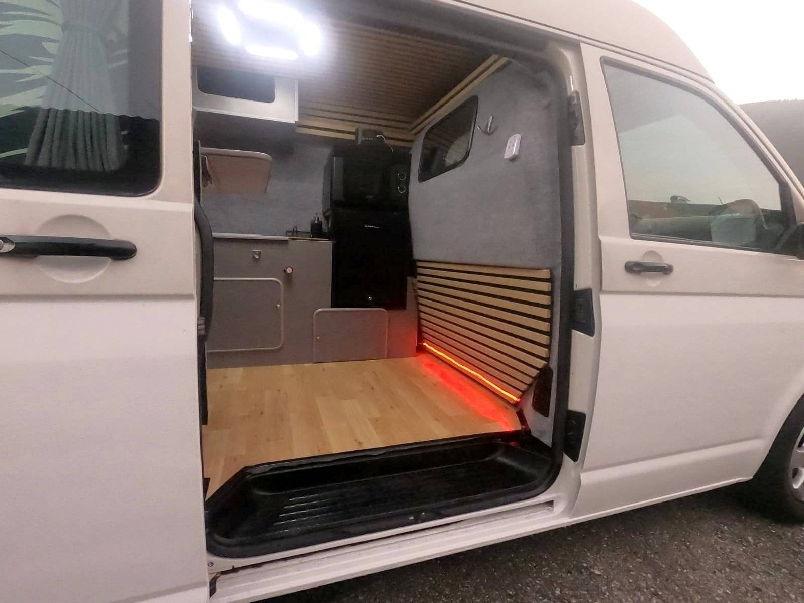 Volkswagen T5 CAMPER CAFE