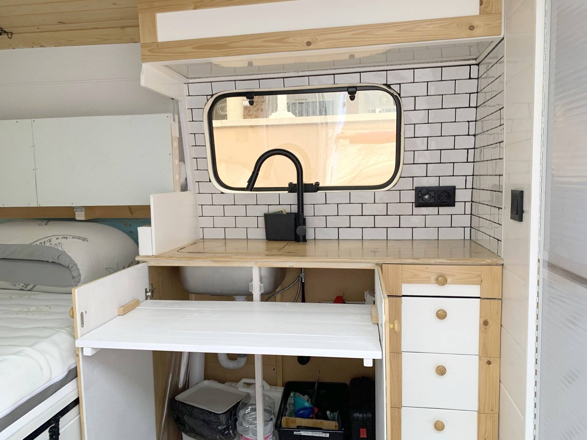 Menjador Fiat Ducato 2.8 JTD - Yescapa