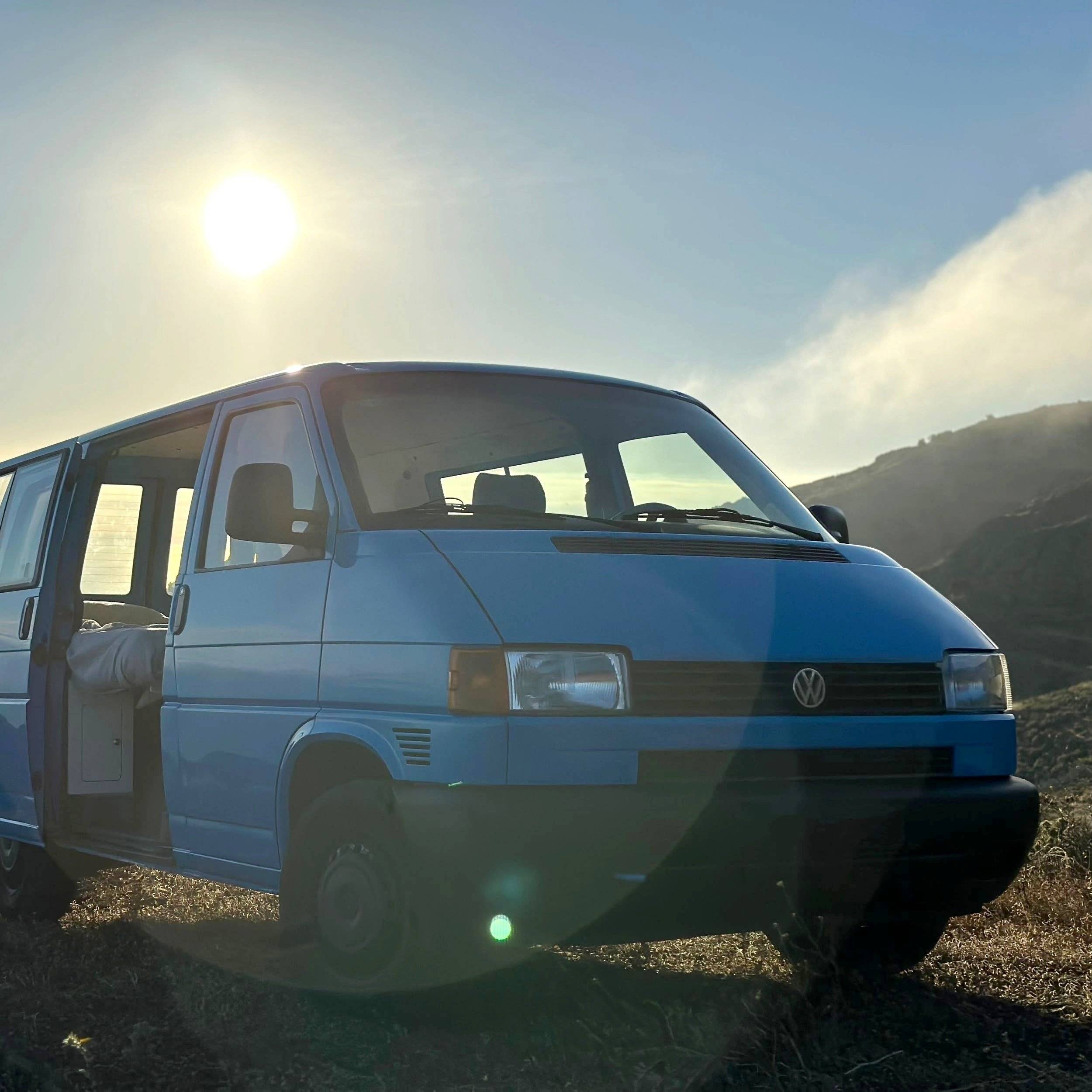 Vue avant de 3/4 Volkswagen Transporter 1.9 TD - Yescapa