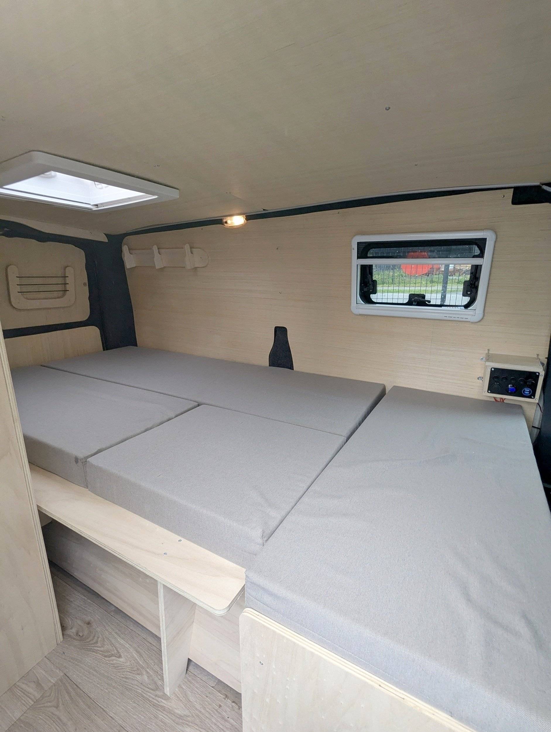 3 C Cartier/Brisebras Mercedes vito