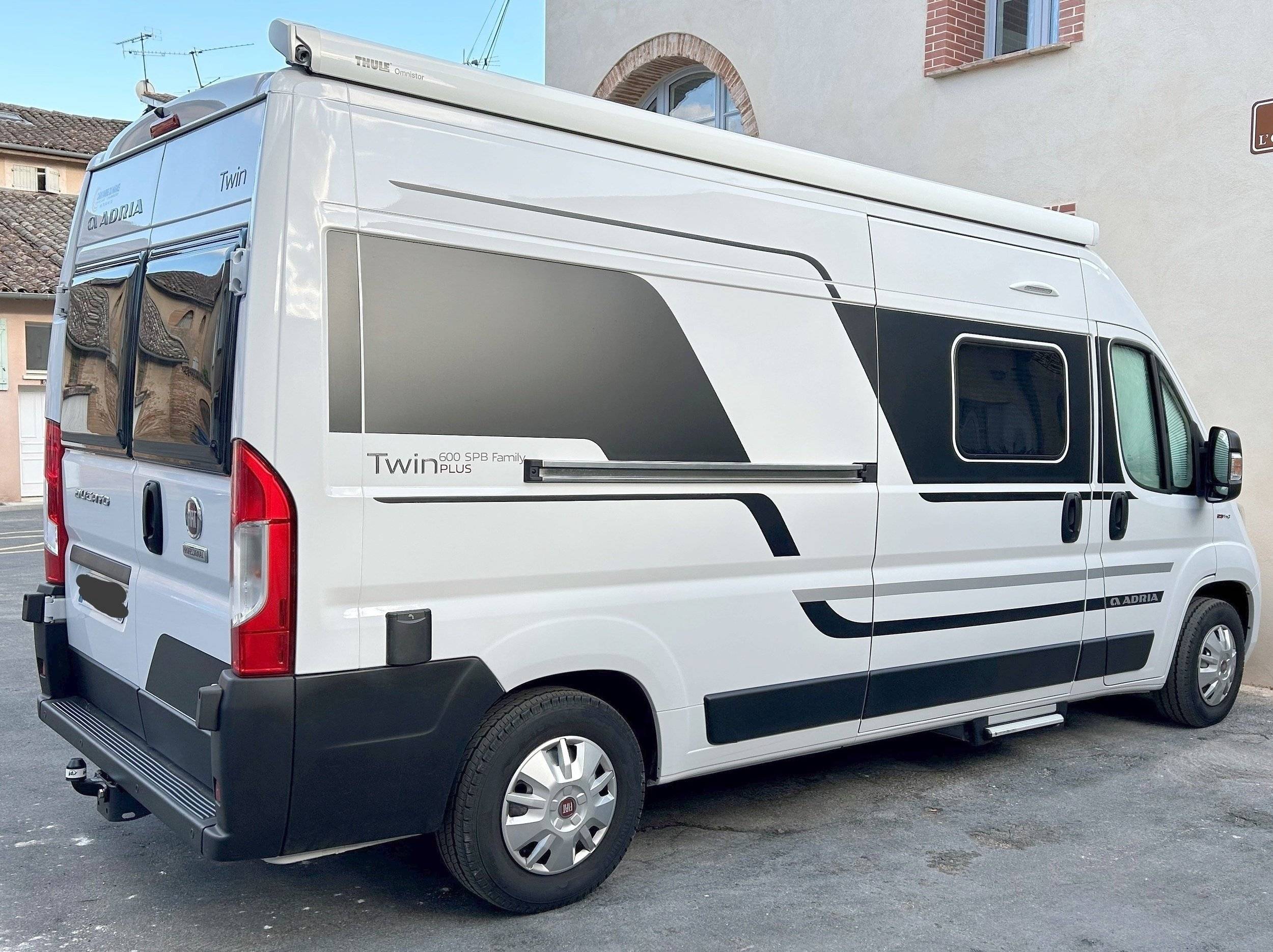 Adria twin plus 600 spt family