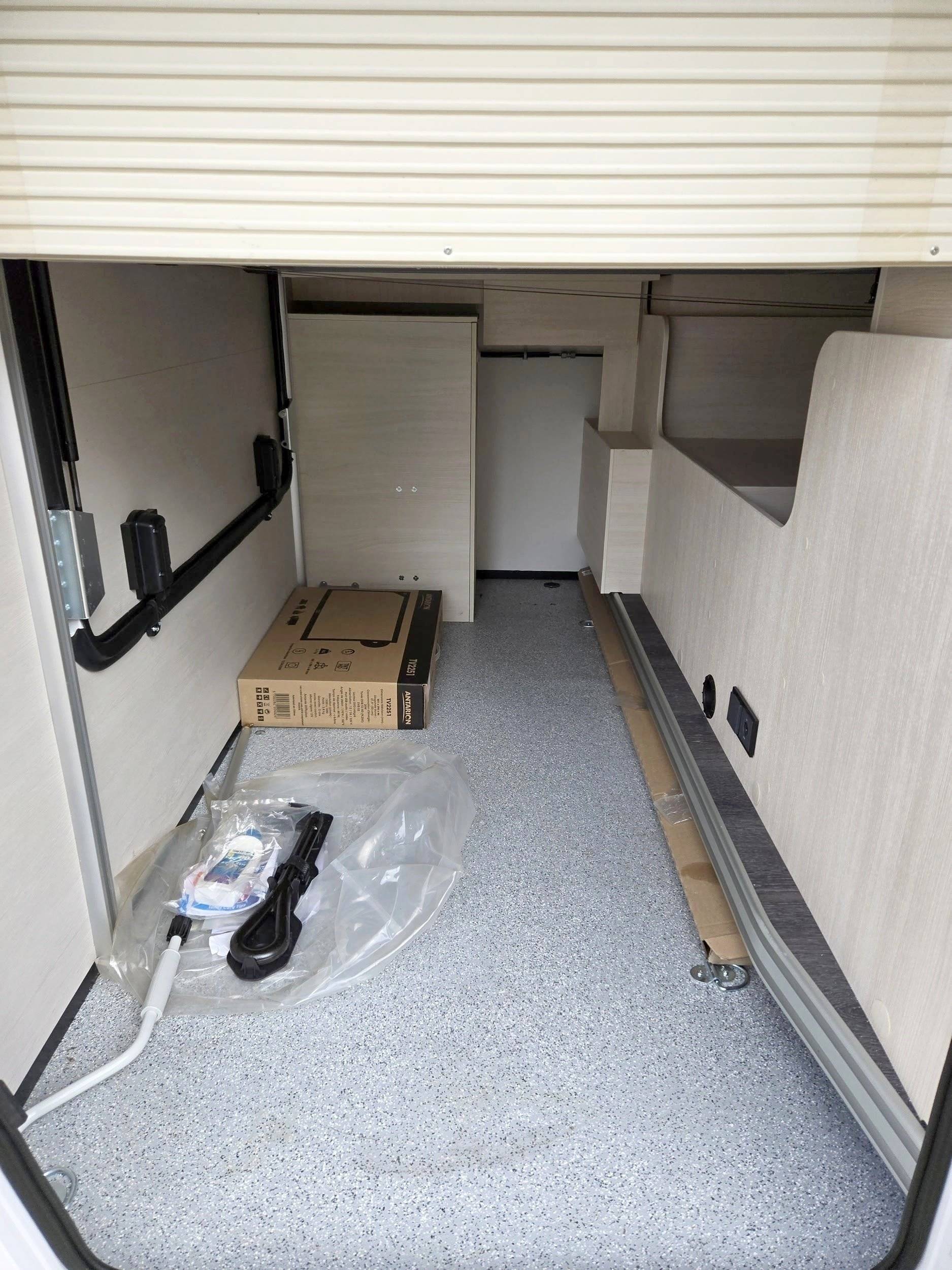 Challenger 328 Graphite Premium