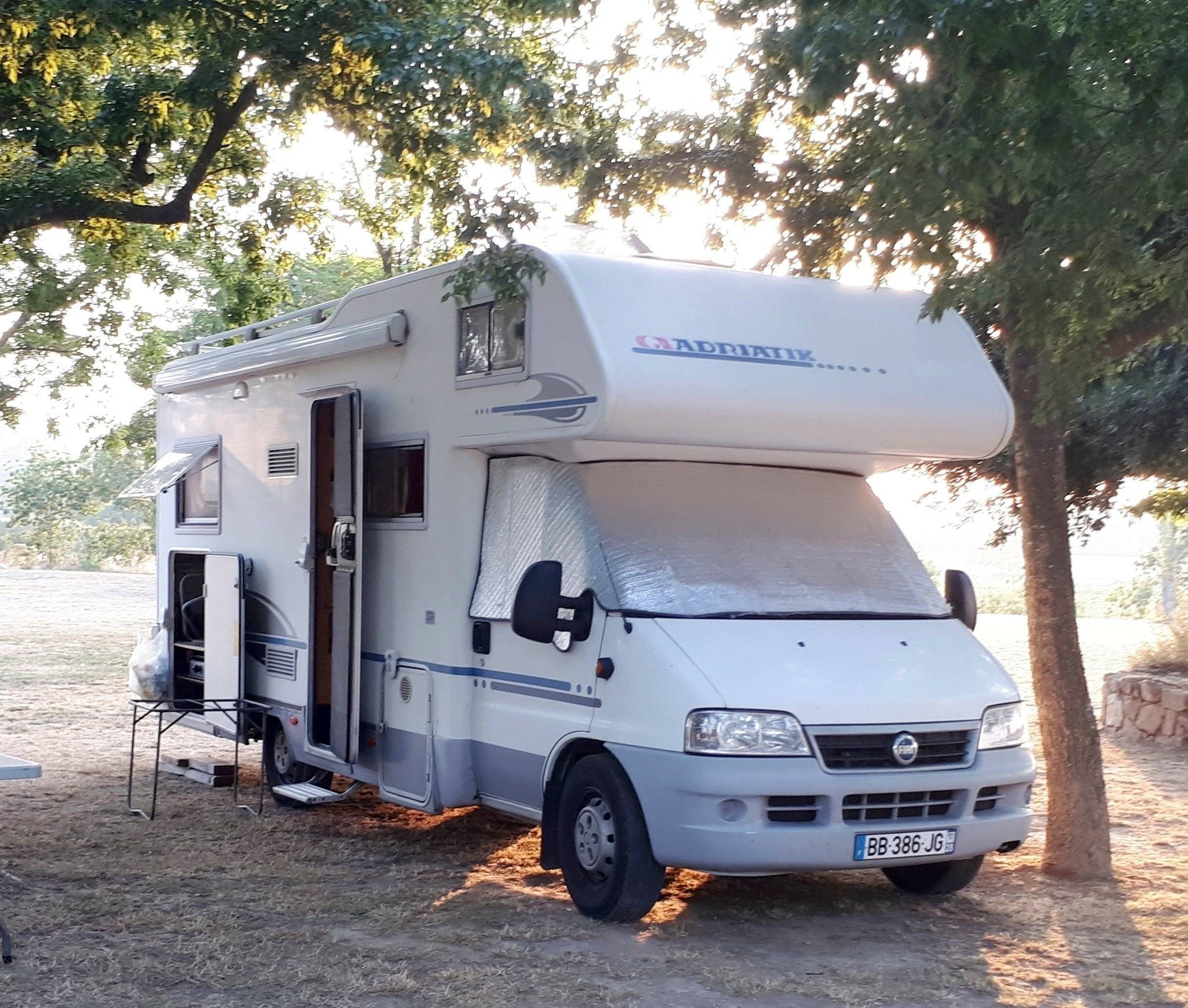 schräge Vorderansicht  - Yescapa