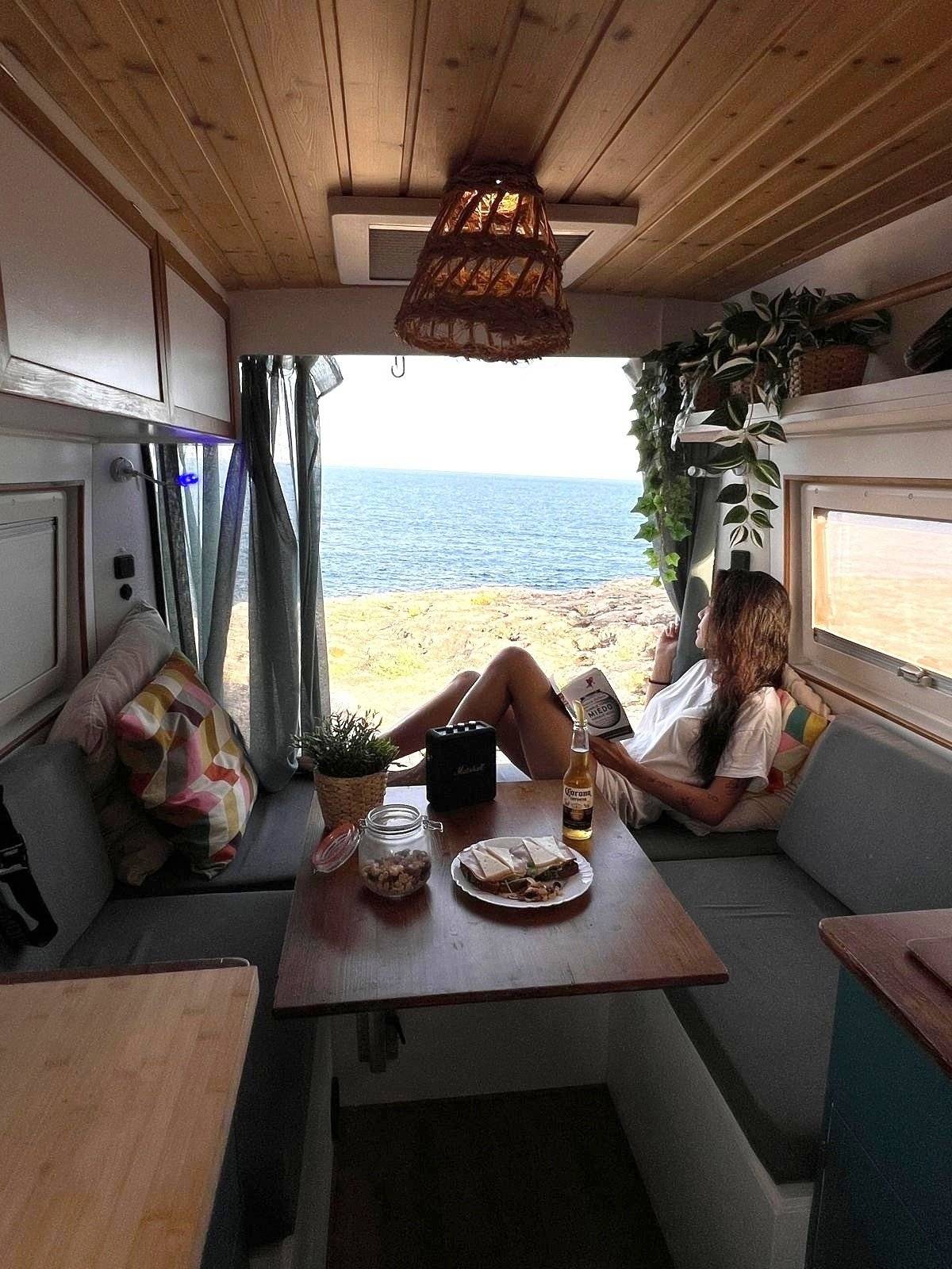 Dining Area Citroën - Yescapa