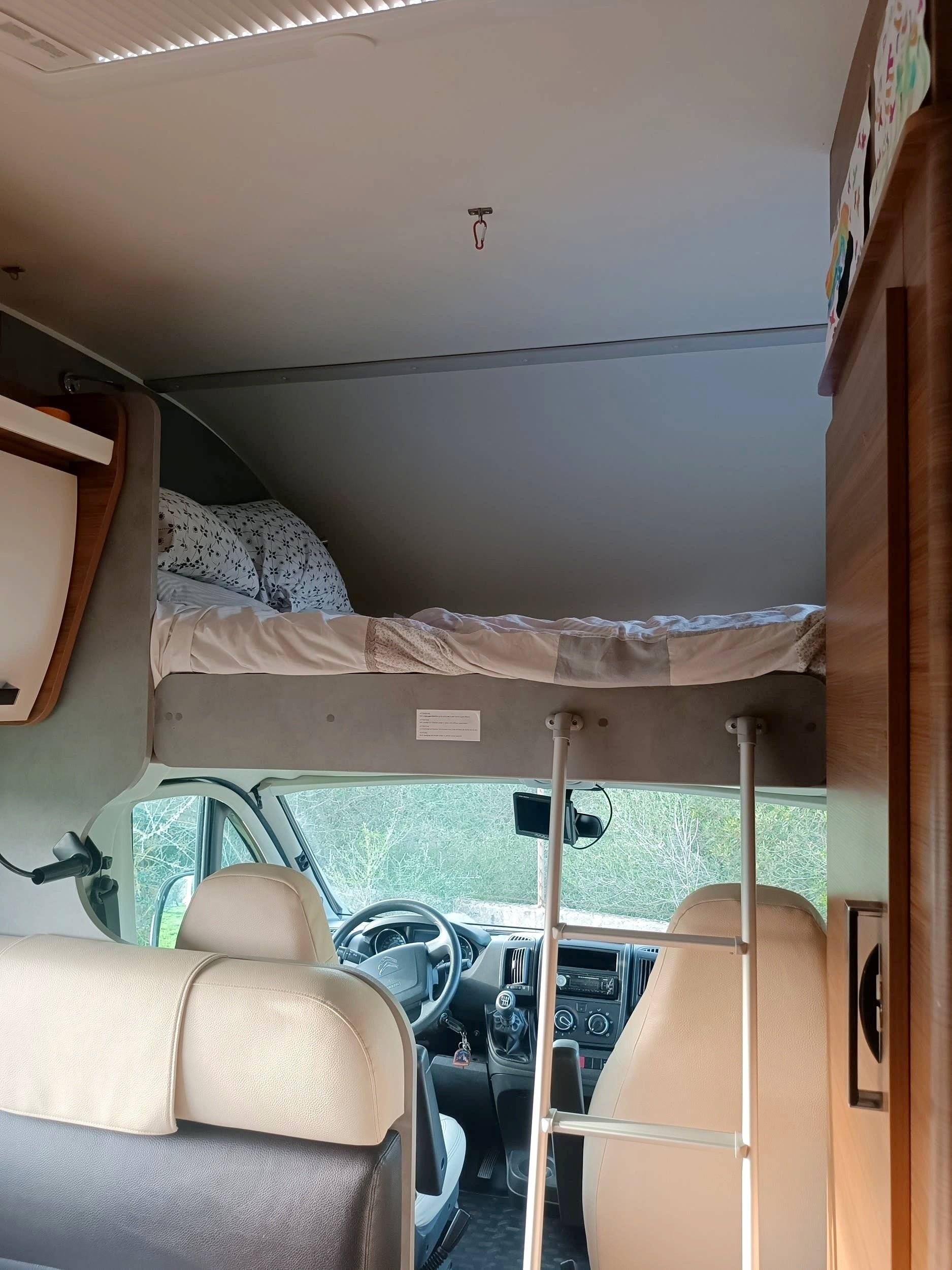 Berth Citroën Jumper 3,0 l 177 ch - Yescapa