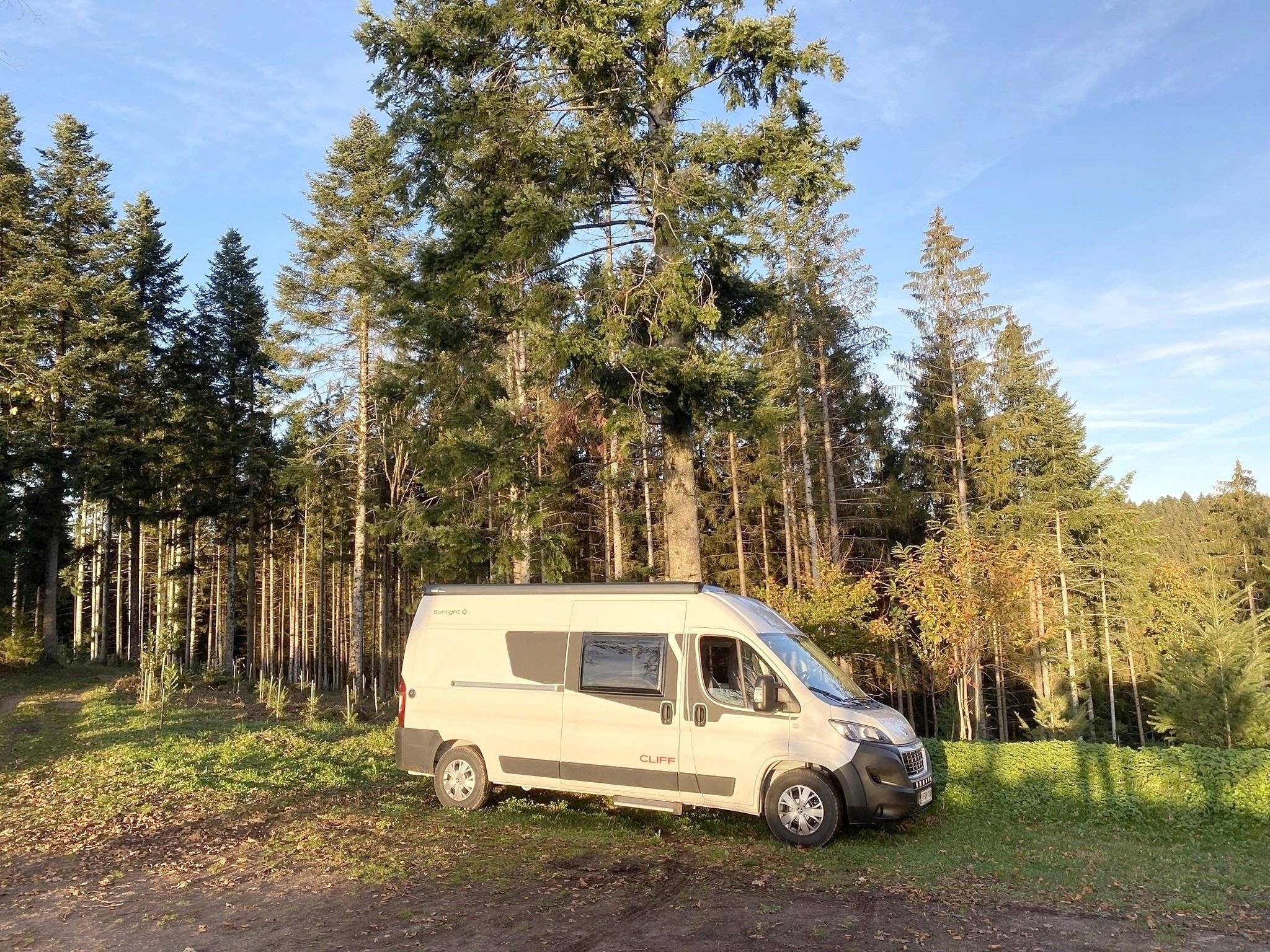 Front view from 3/4 Peugeot Boxer 2.2 140cv - Yescapa