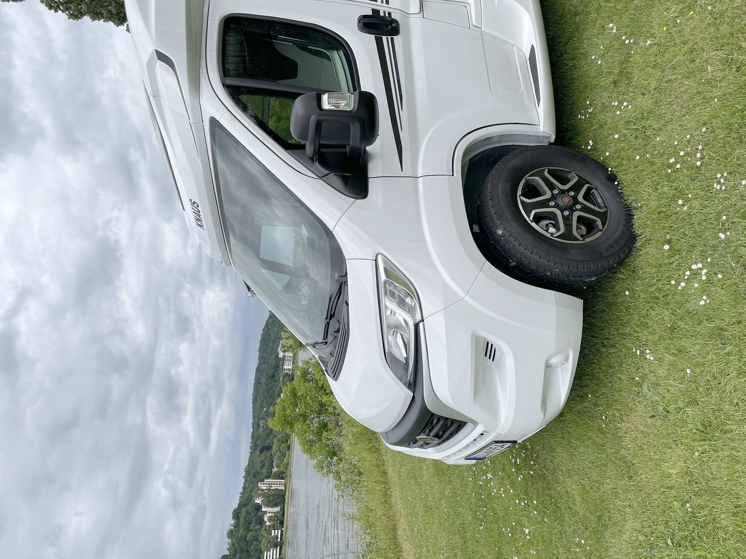 Teilintegriertes Wohnmobil