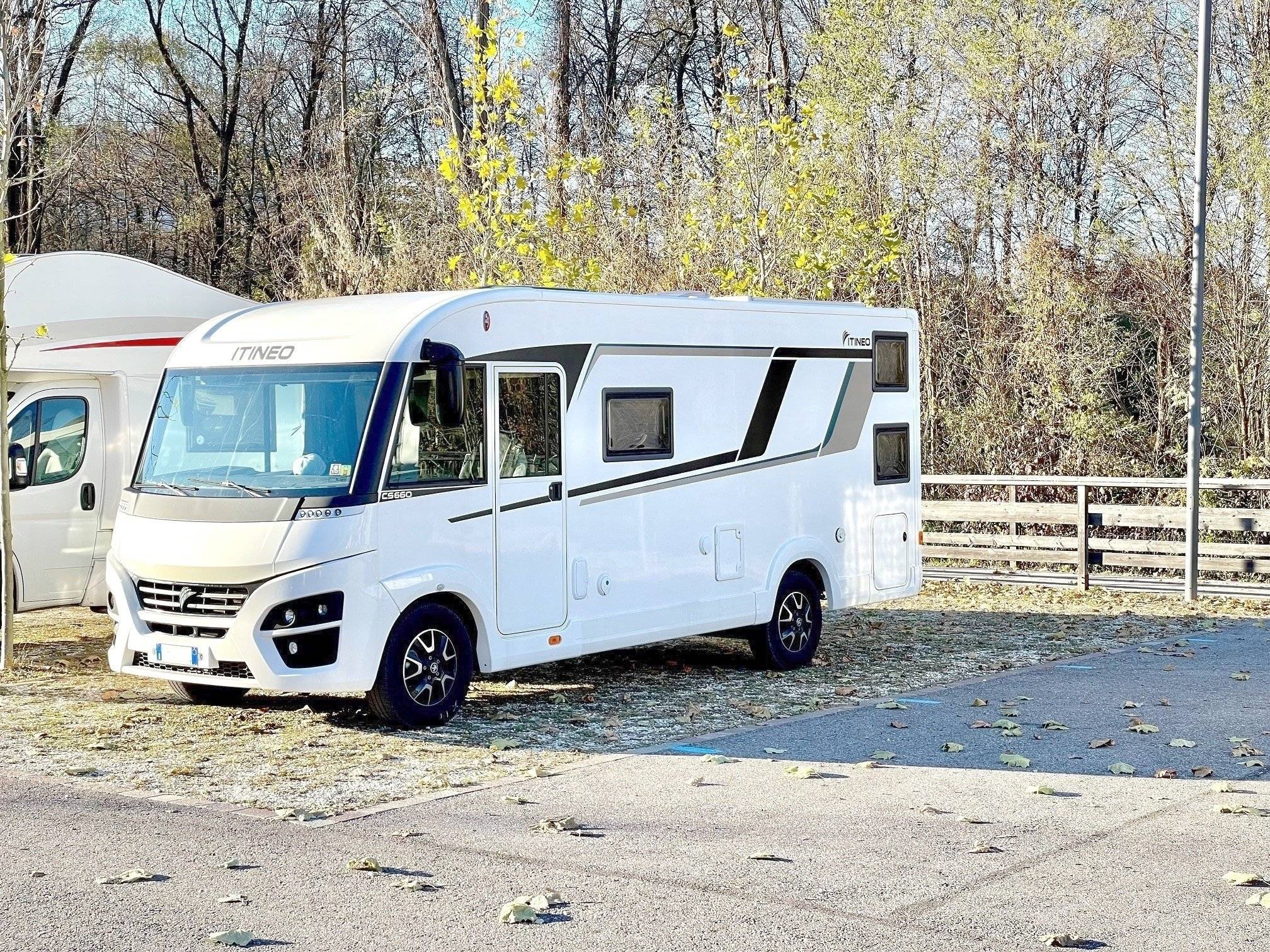 Vista frontale a ¾ Peugeot Peugeot - Yescapa