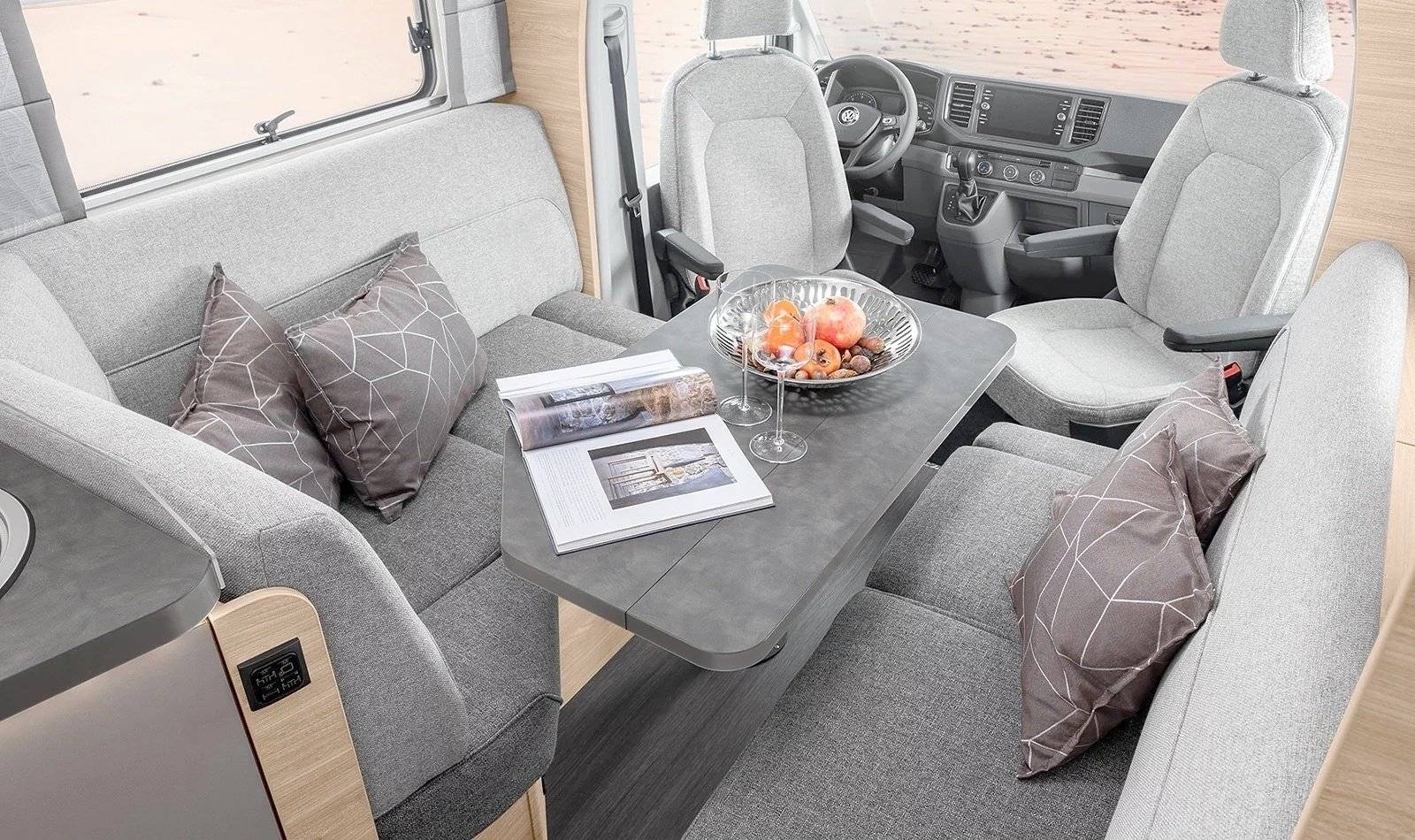 Dining Area Fiat Ducato 250 - Yescapa