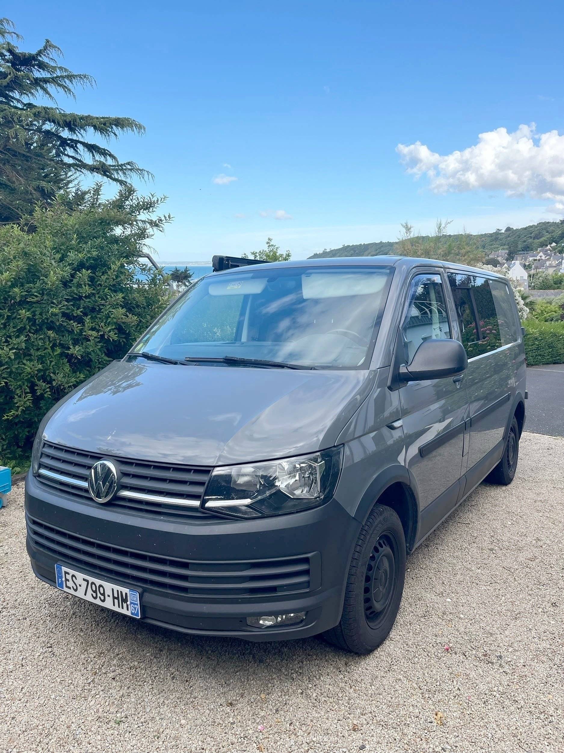 Front view from 3/4 Volkswagen Volkswagen T6 - Yescapa