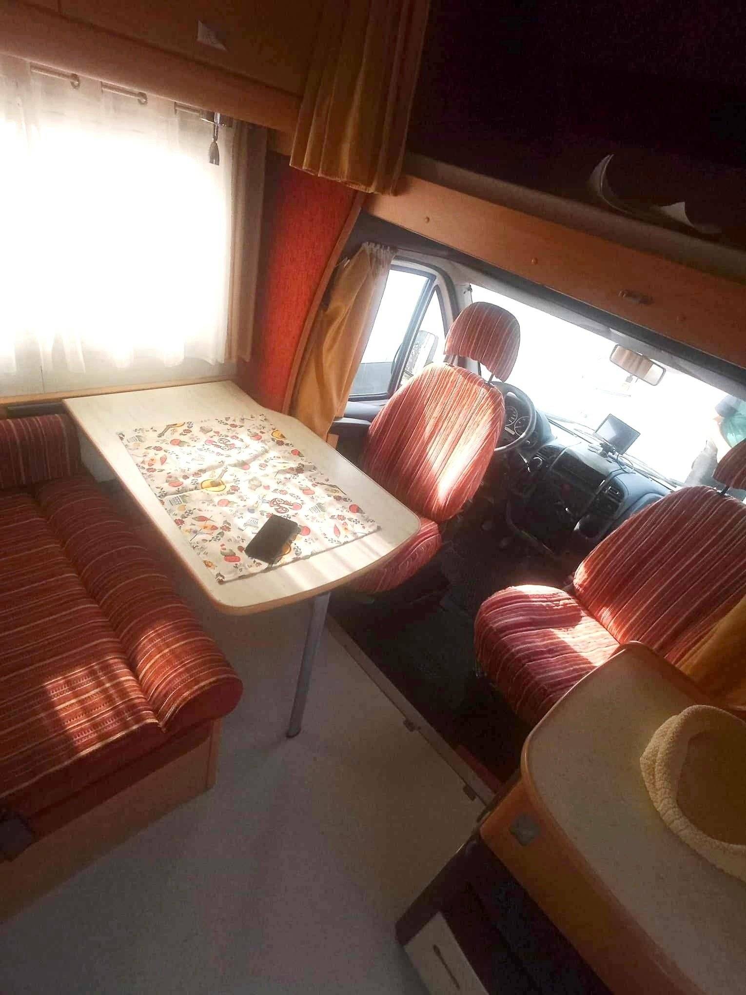 Dining Area Fiat Fiat Ducato - Yescapa