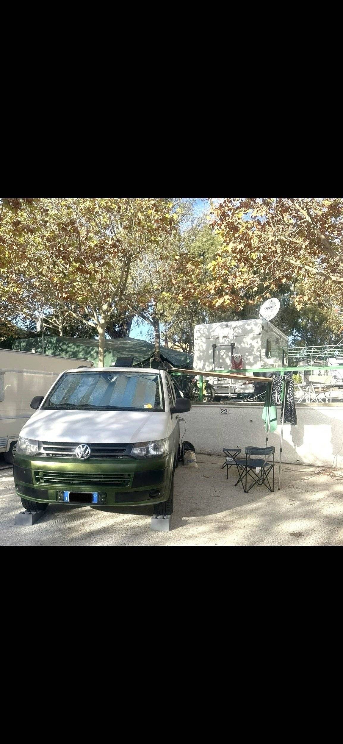 Vista del vehículo ángulo delantero Volkswagen T5 - Yescapa