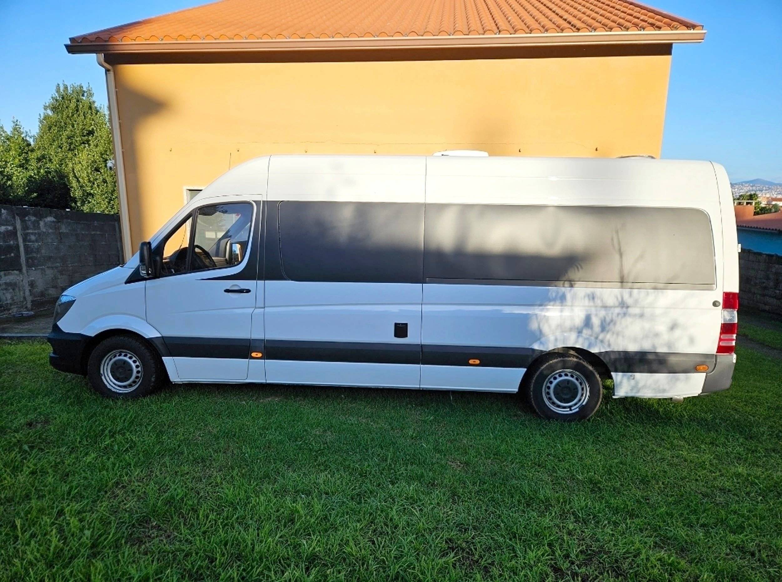 Front view from 3/4 Mercedes Sprinter 2,14 l 163 ch - Yescapa