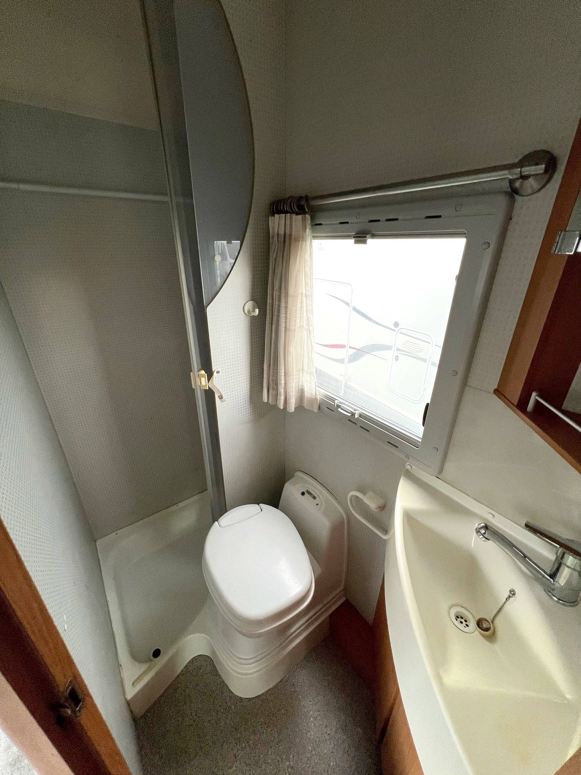 Bad / Toilette Fiat Ducato 244 2,8L JTD - Yescapa