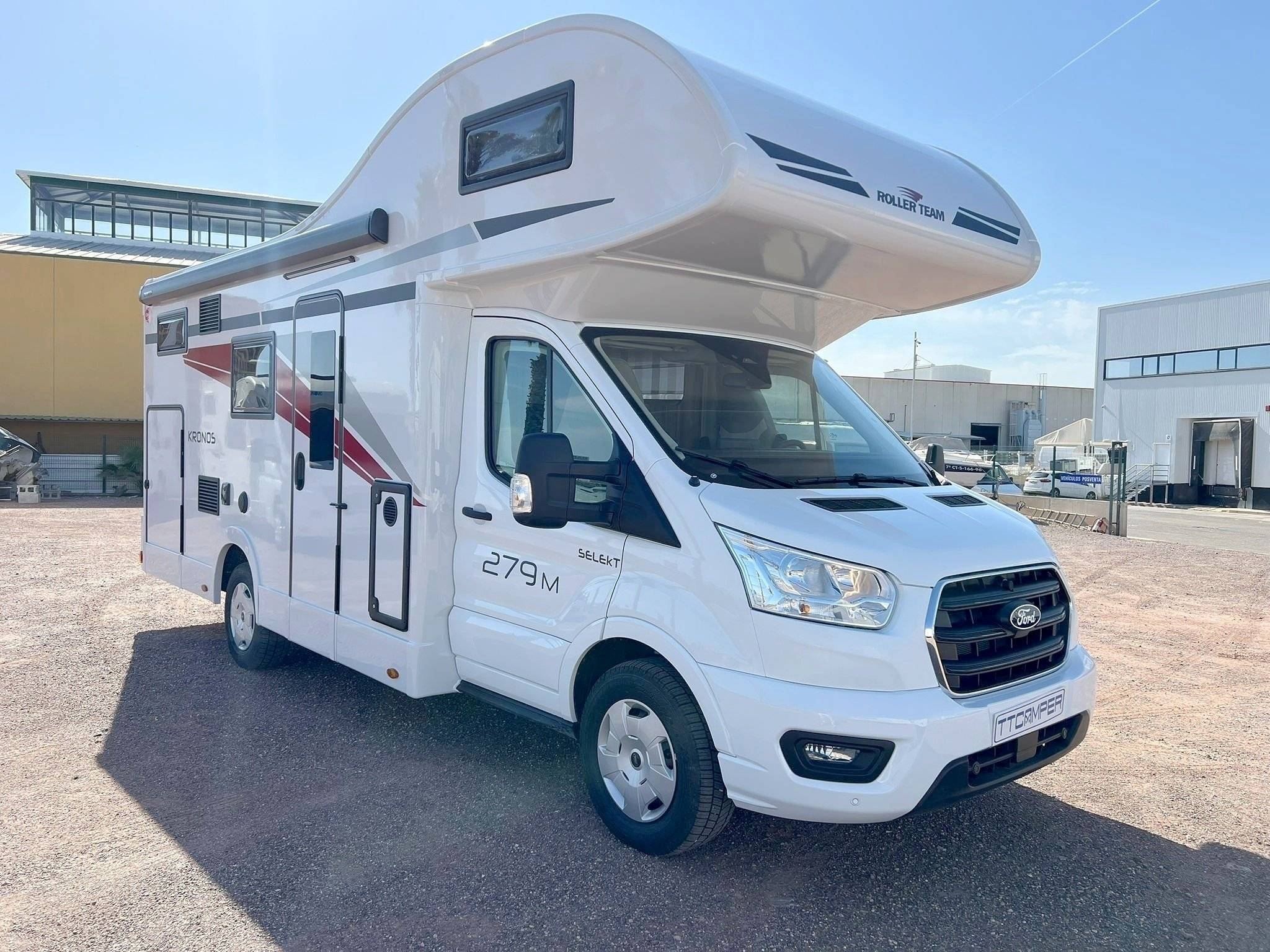 Vista frontale a ¾ Ford Ford - Yescapa