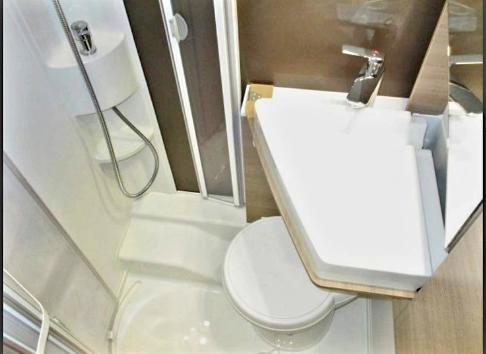 Adria Compact SLS mit Slide Out Ducato 2,3 l Multijet 120 ch.