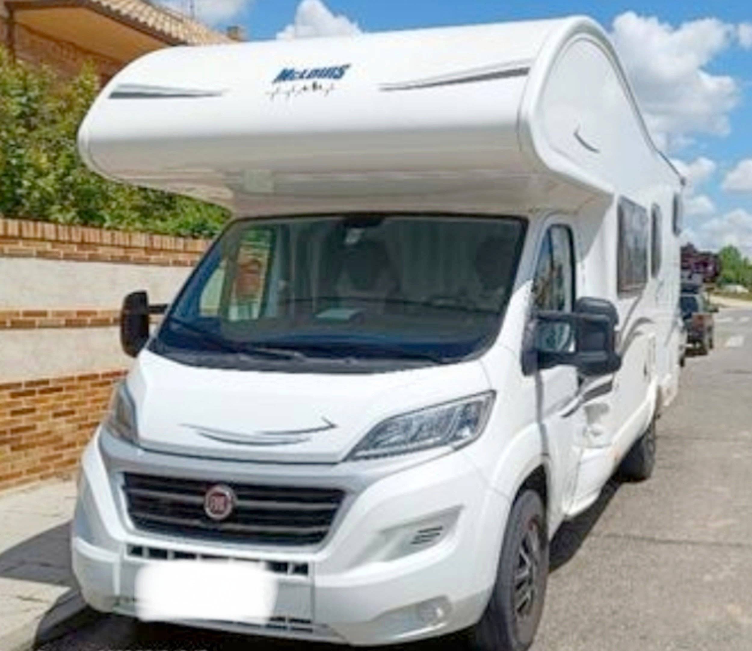 Vista frontale a ¾ Fiat Mc louise - Yescapa