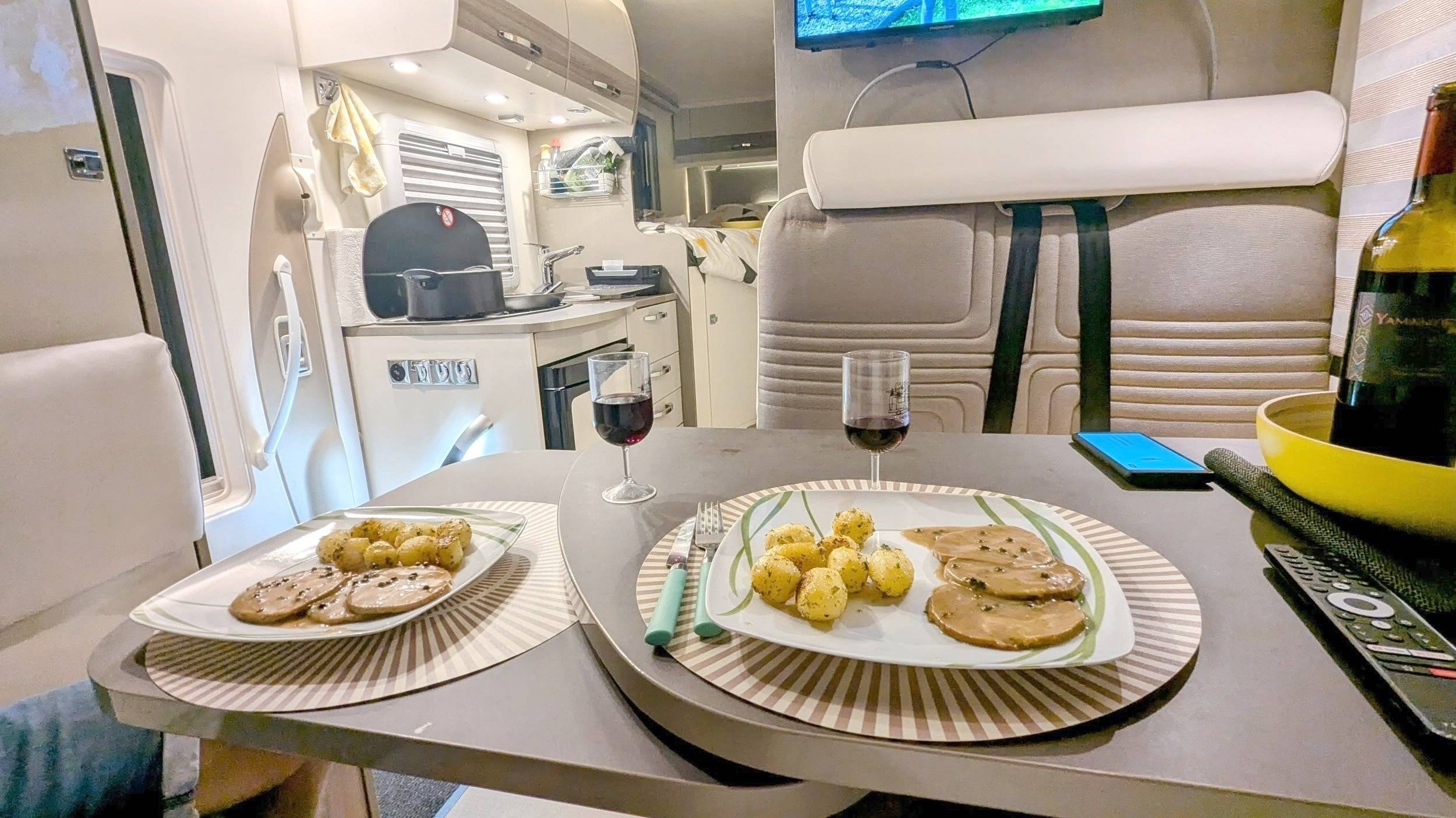 Dining Area Fiat - Yescapa