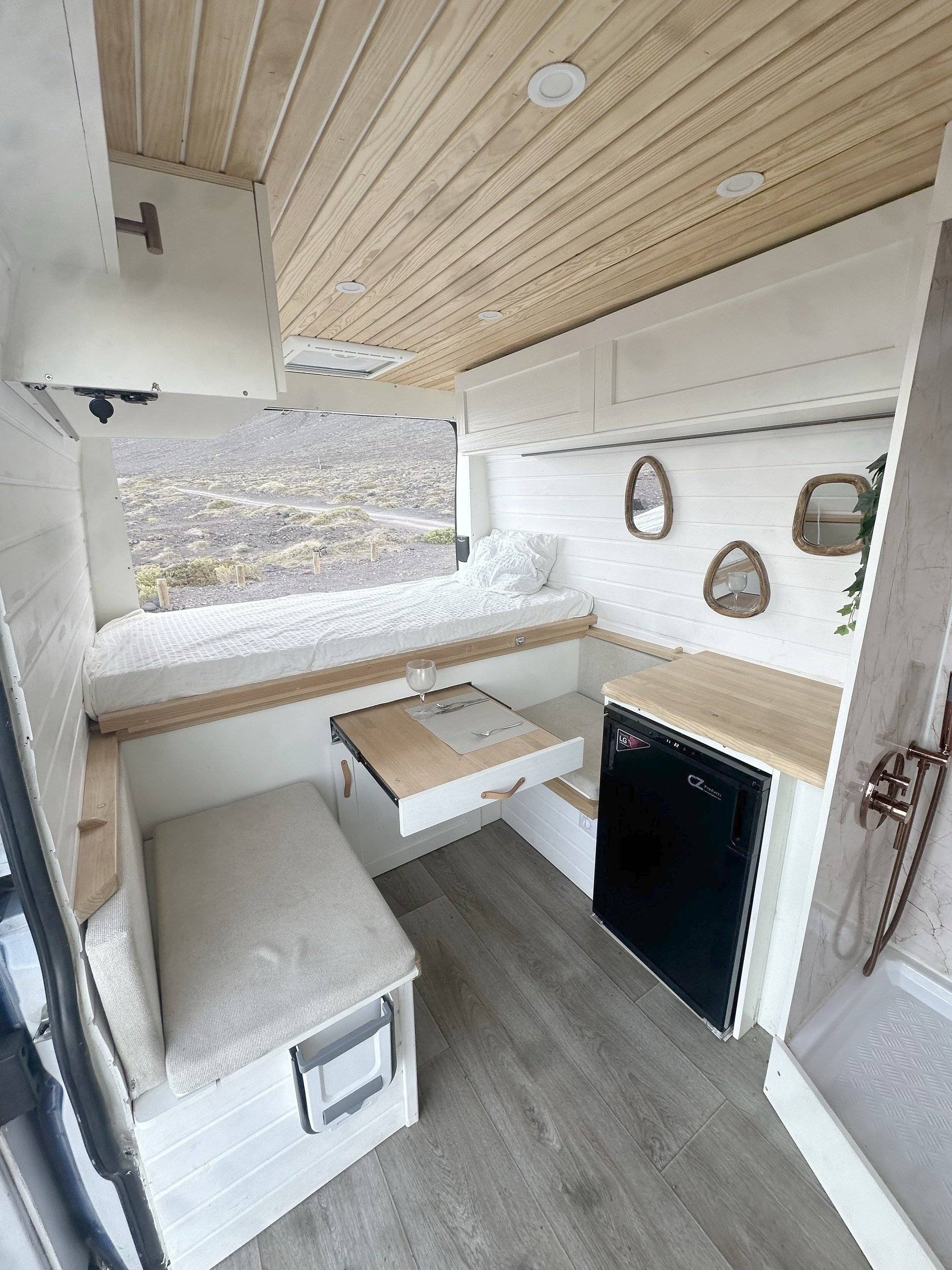 Dining Area Fiat Ducato 2,0 l 130 ch - Yescapa