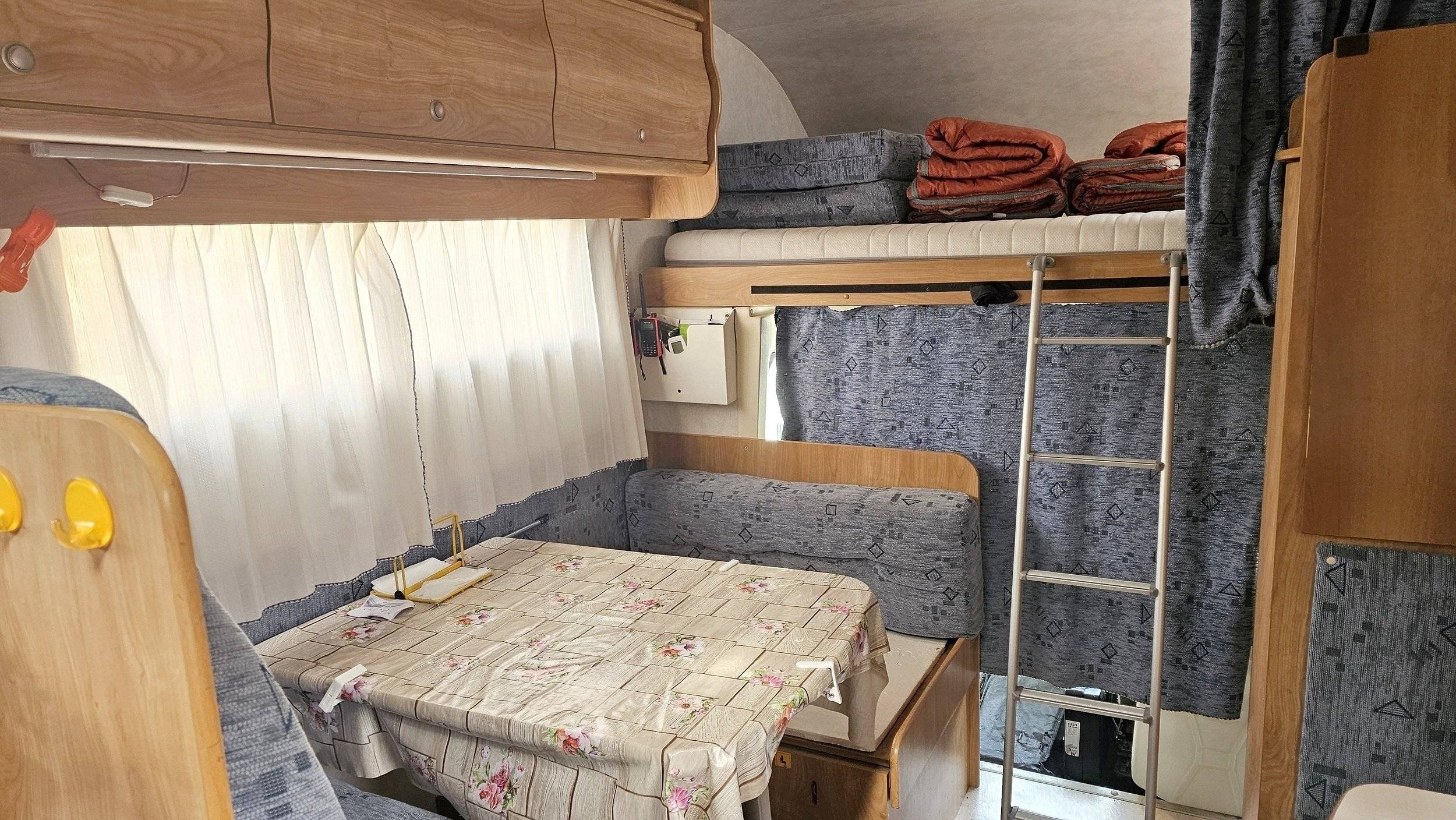 Comedor Ford Transit 2,4 l 115 ch - Yescapa