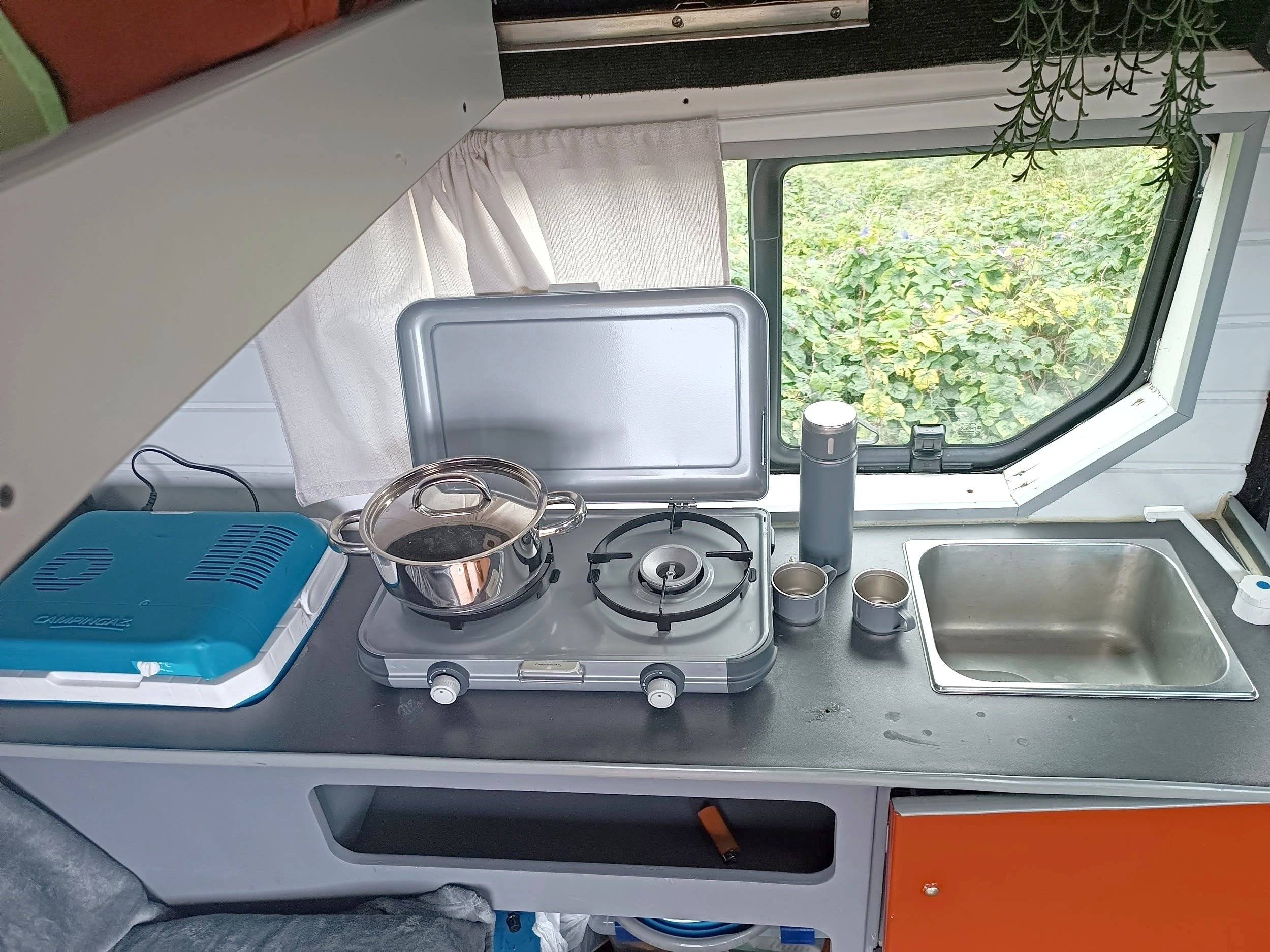 Coin cuisine Renault Trafic 2 l 90 ch - Yescapa