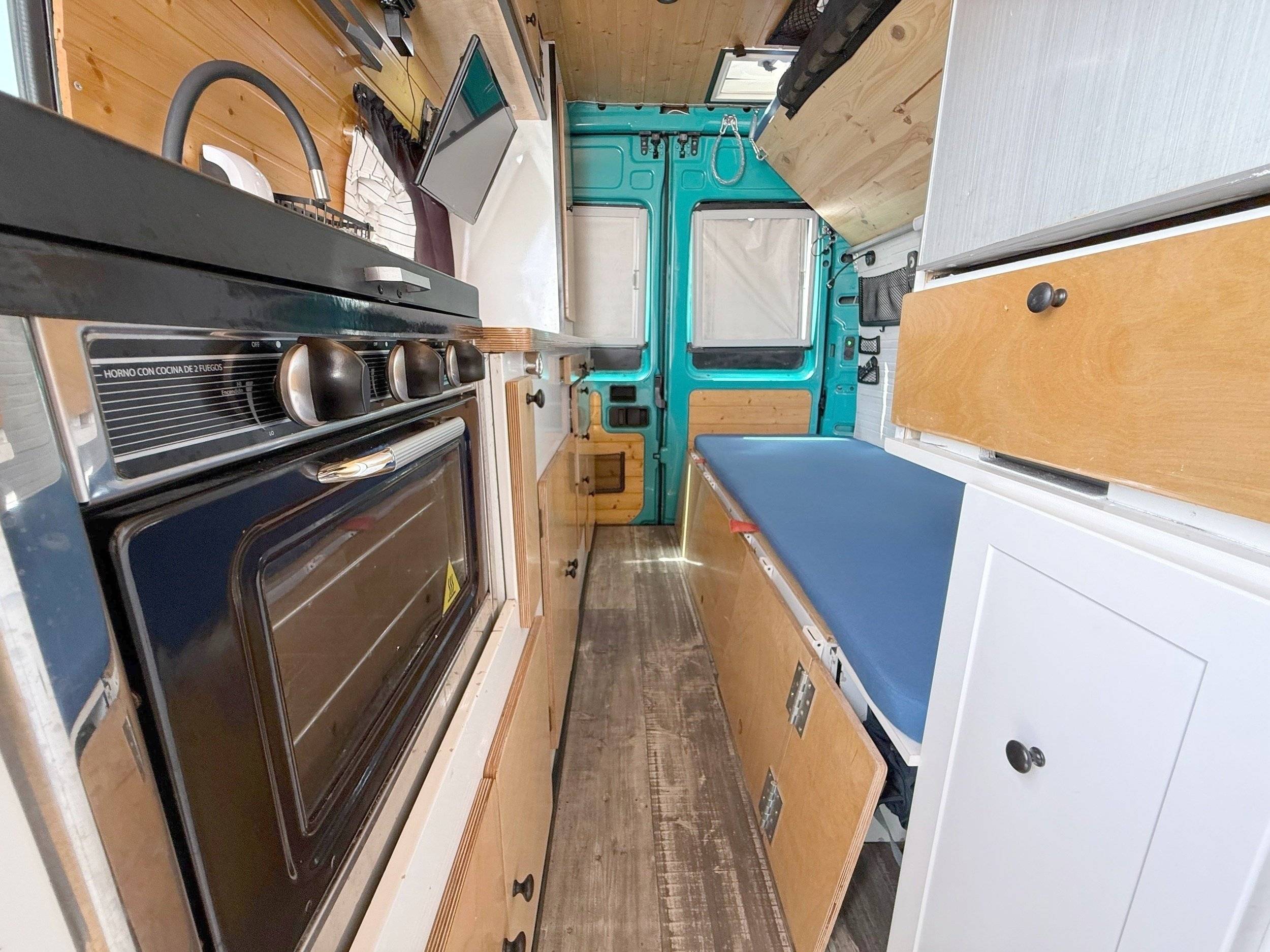 Custo Van Bahía Van – Camper Gran Volumen