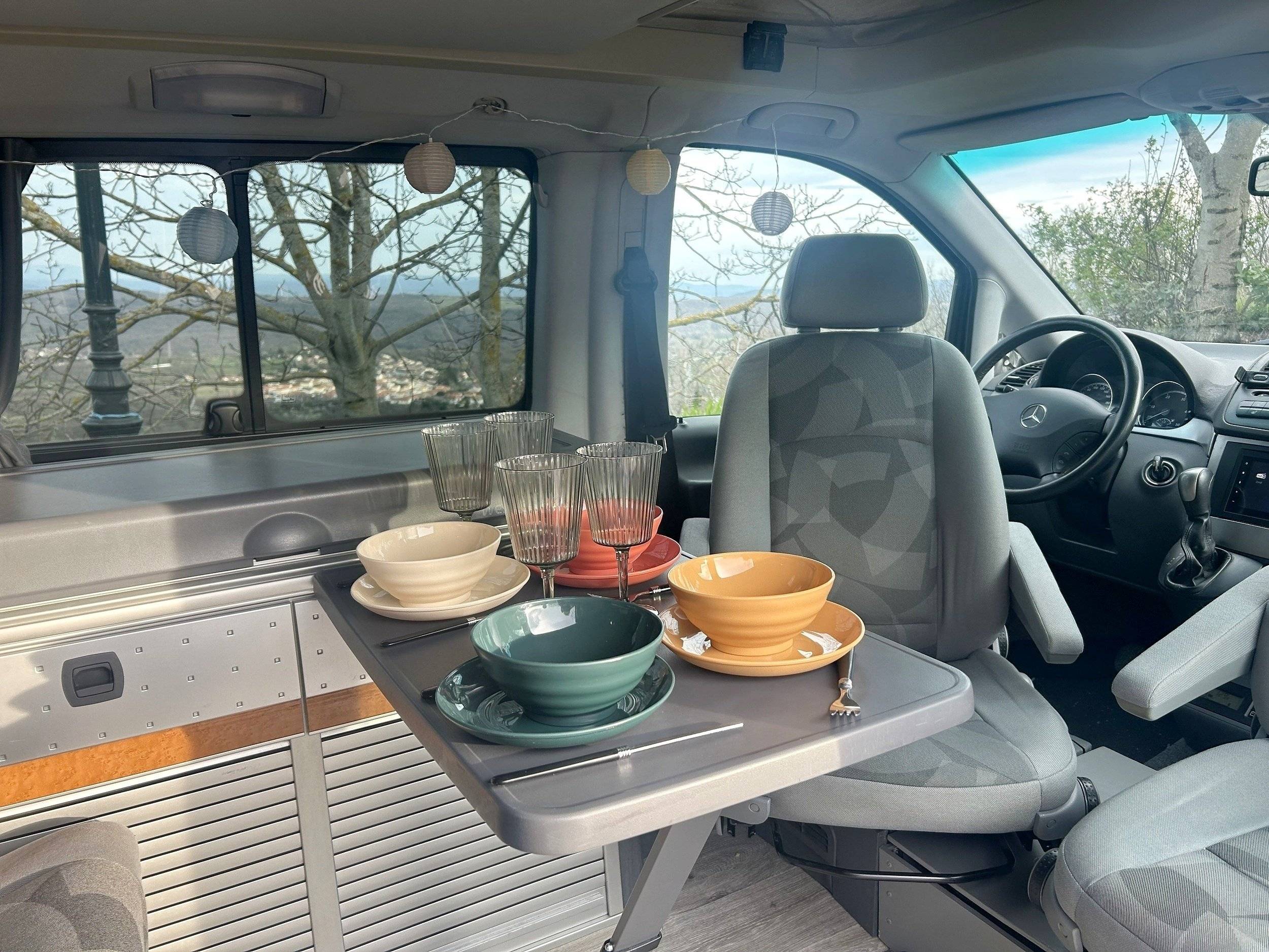 Dinette Mercedes Viano 3,0 CDI Marco Polo - Yescapa