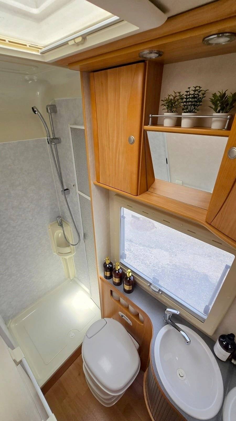 Adria Adriatik 655 sp coral 2.8