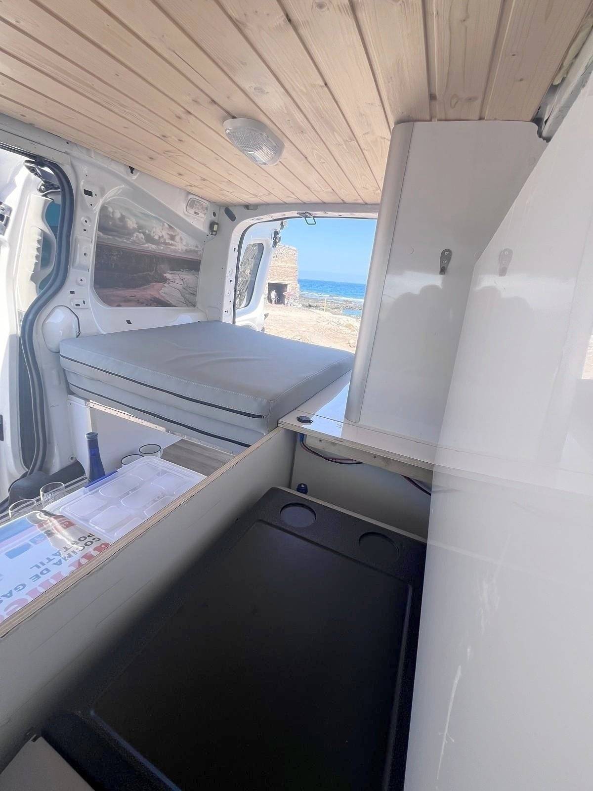 Angolo cucina Citroën Berlingo - Yescapa