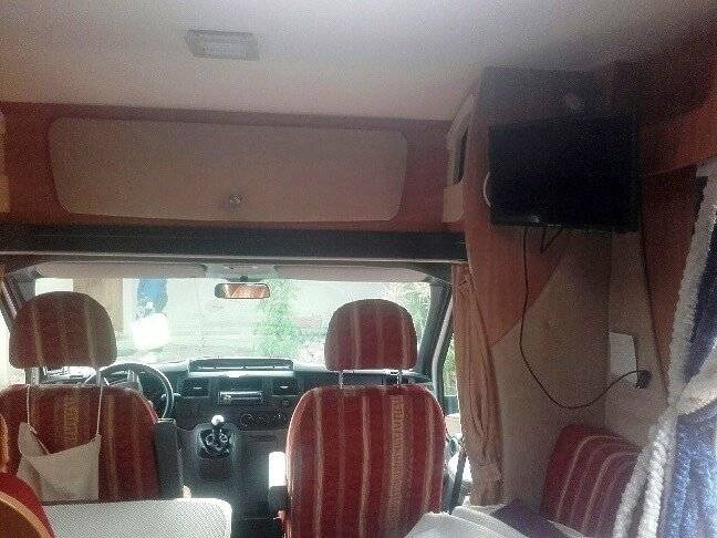 Fahrerbereich Ford - Yescapa