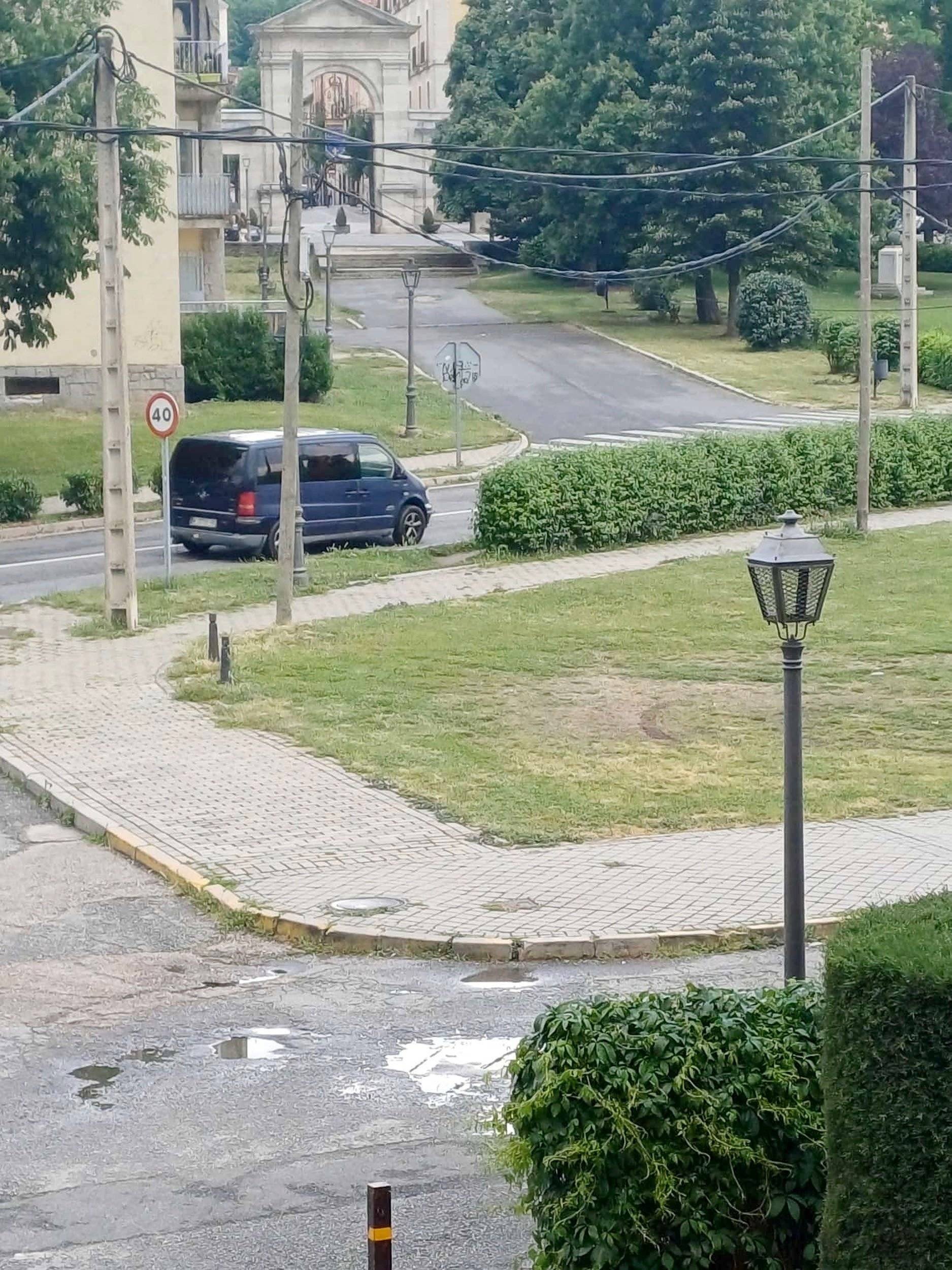 Vue avant de 3/4 Mercedes vito V230 - Yescapa