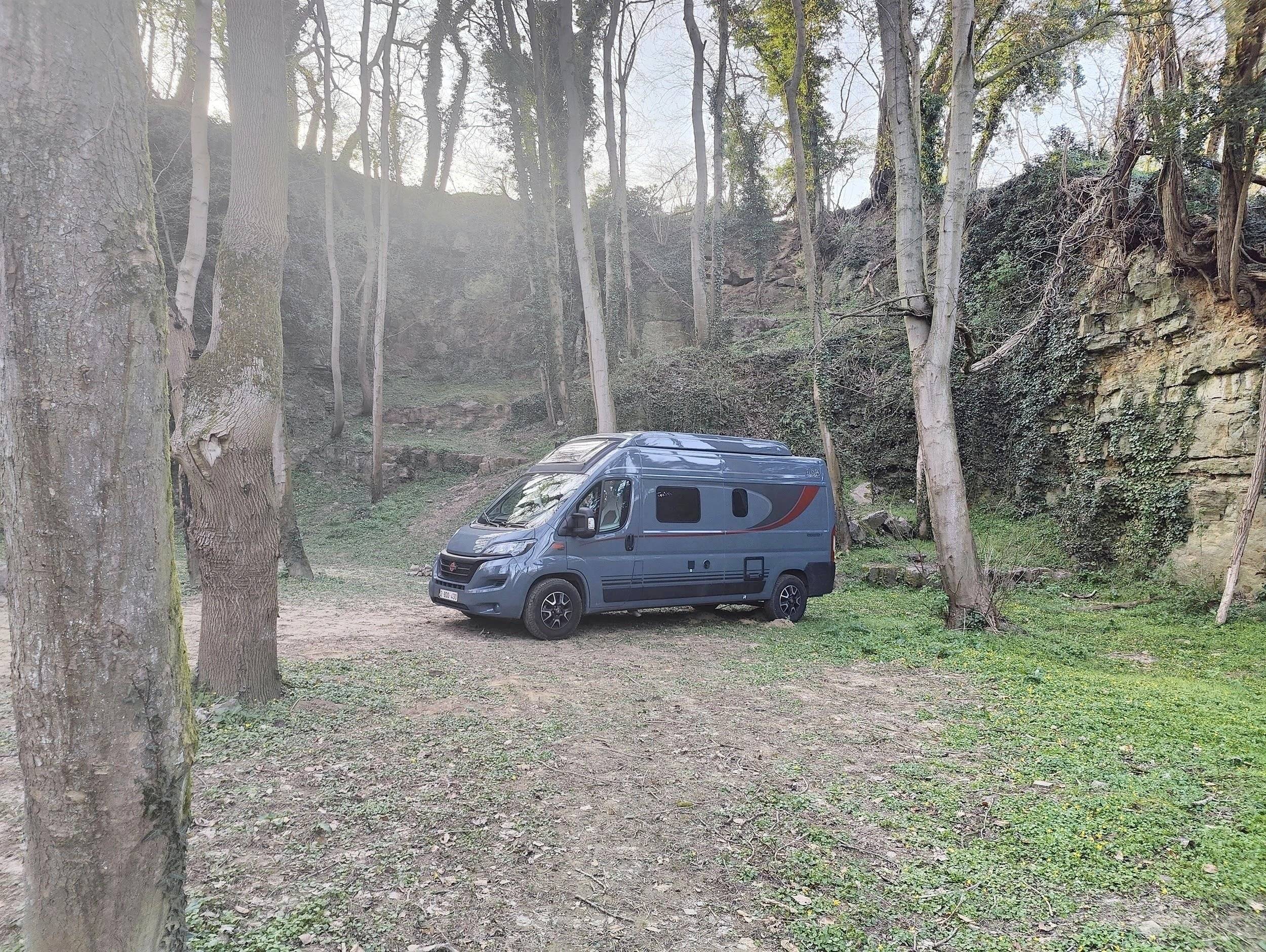 Vista frontale a ¾ Fiat Ducato 2,0 l 130 ch - Yescapa