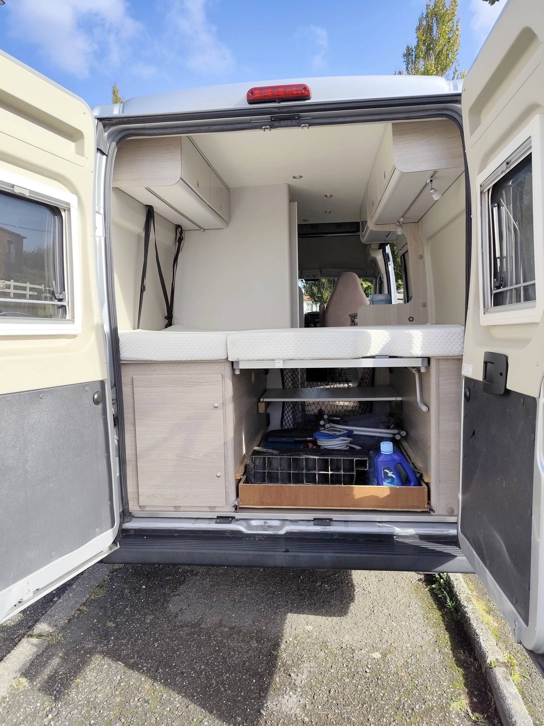 Couchages Fiat Ducato 2,3 l 140 CV - Yescapa