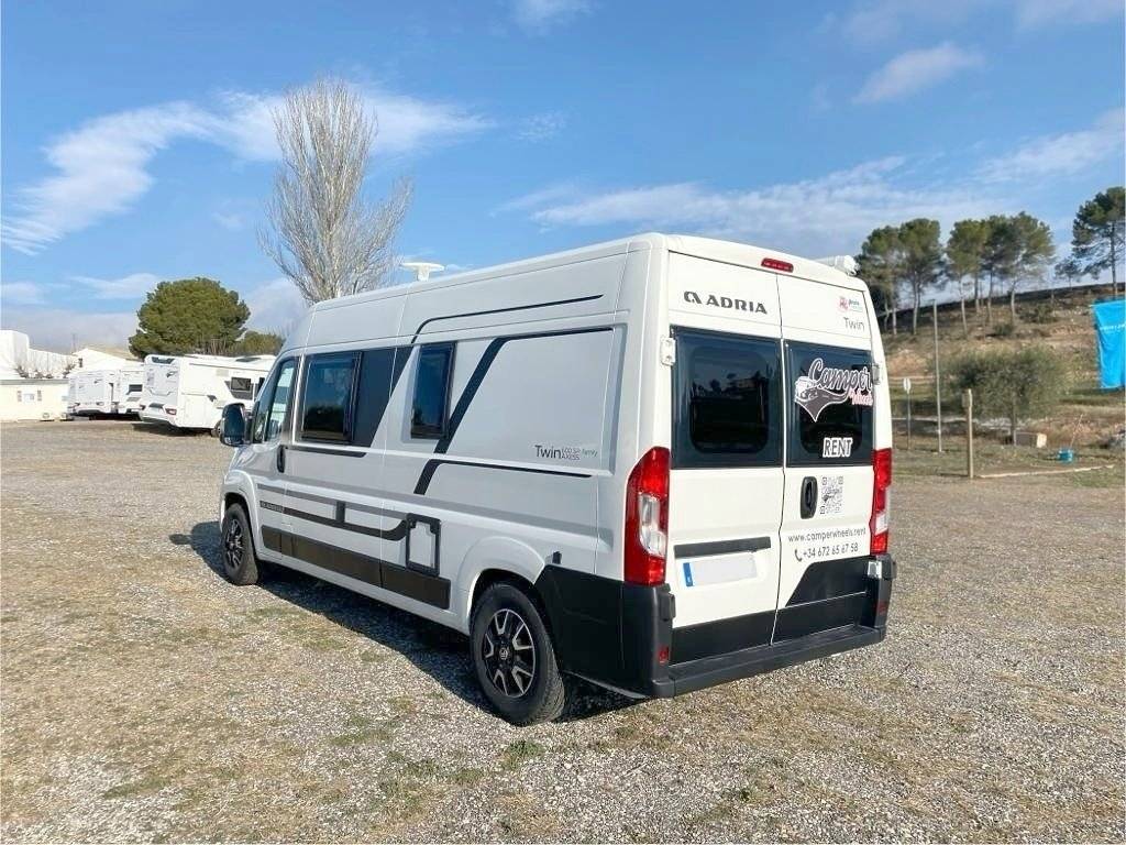 Adria Twin Axess Family 600SP