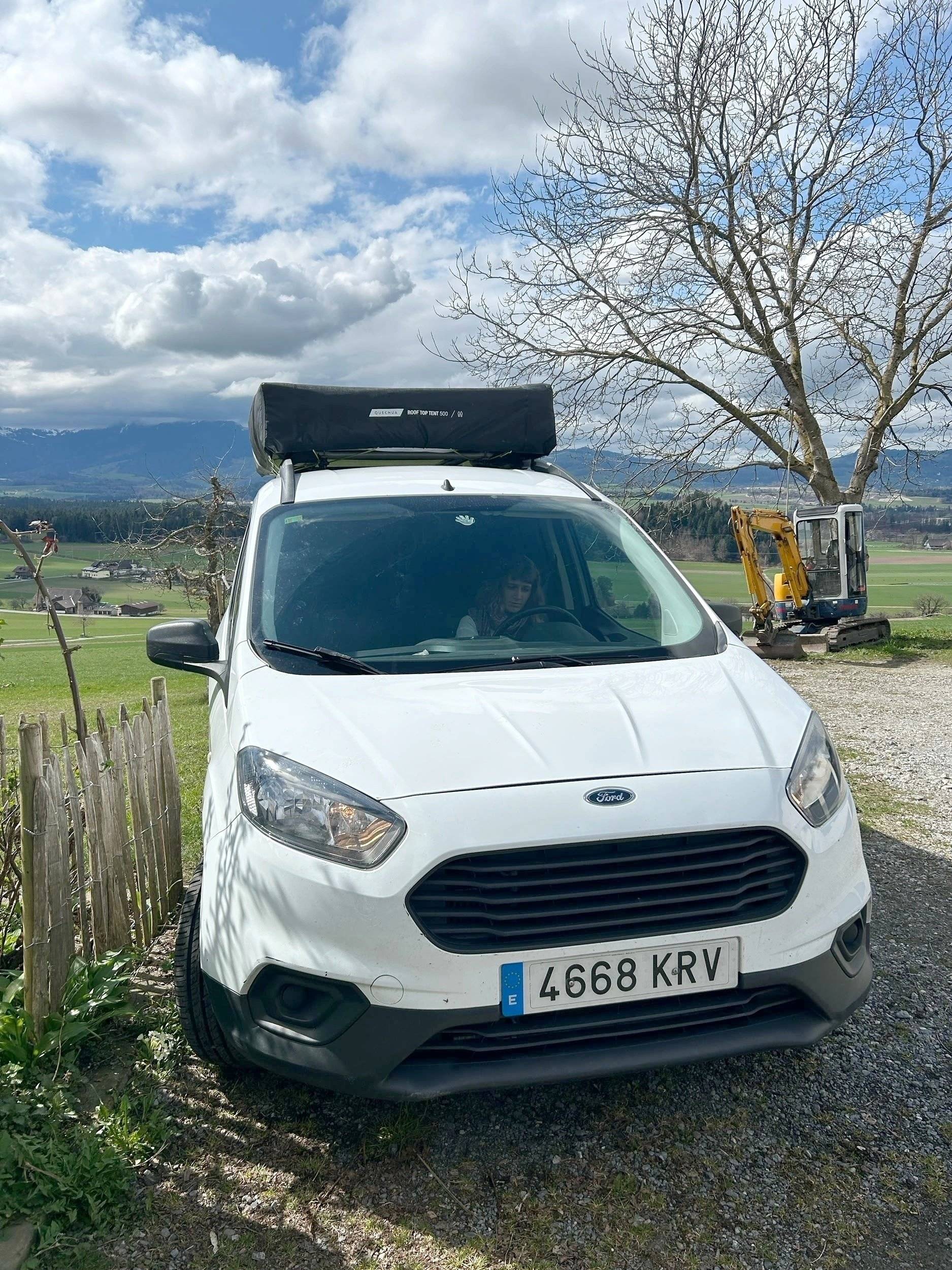 Front view from 3/4 Ford Transit connect - Yescapa