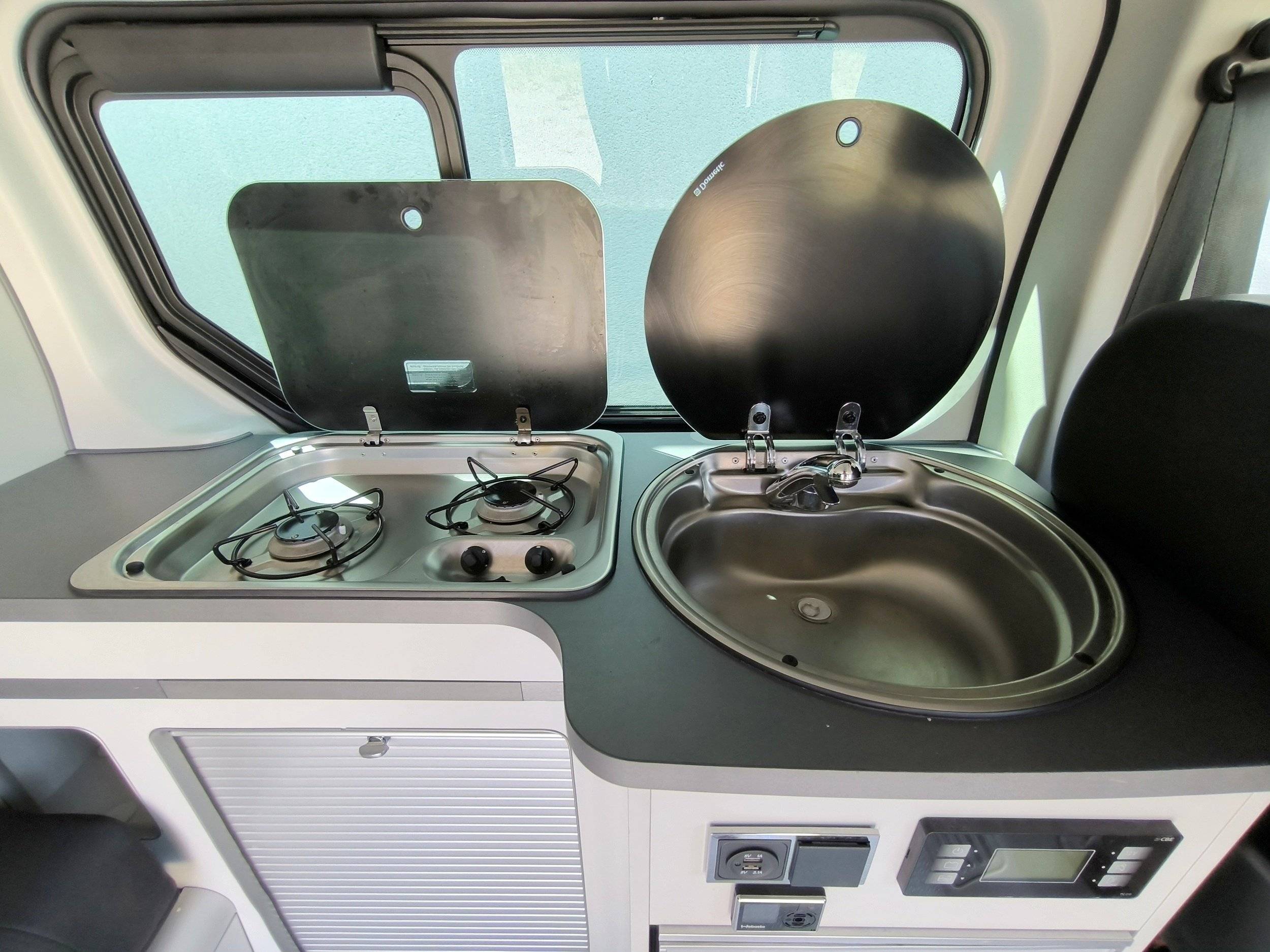 Dining Area Renault RENAULT TRAFIC III Grand Confort - Yescapa
