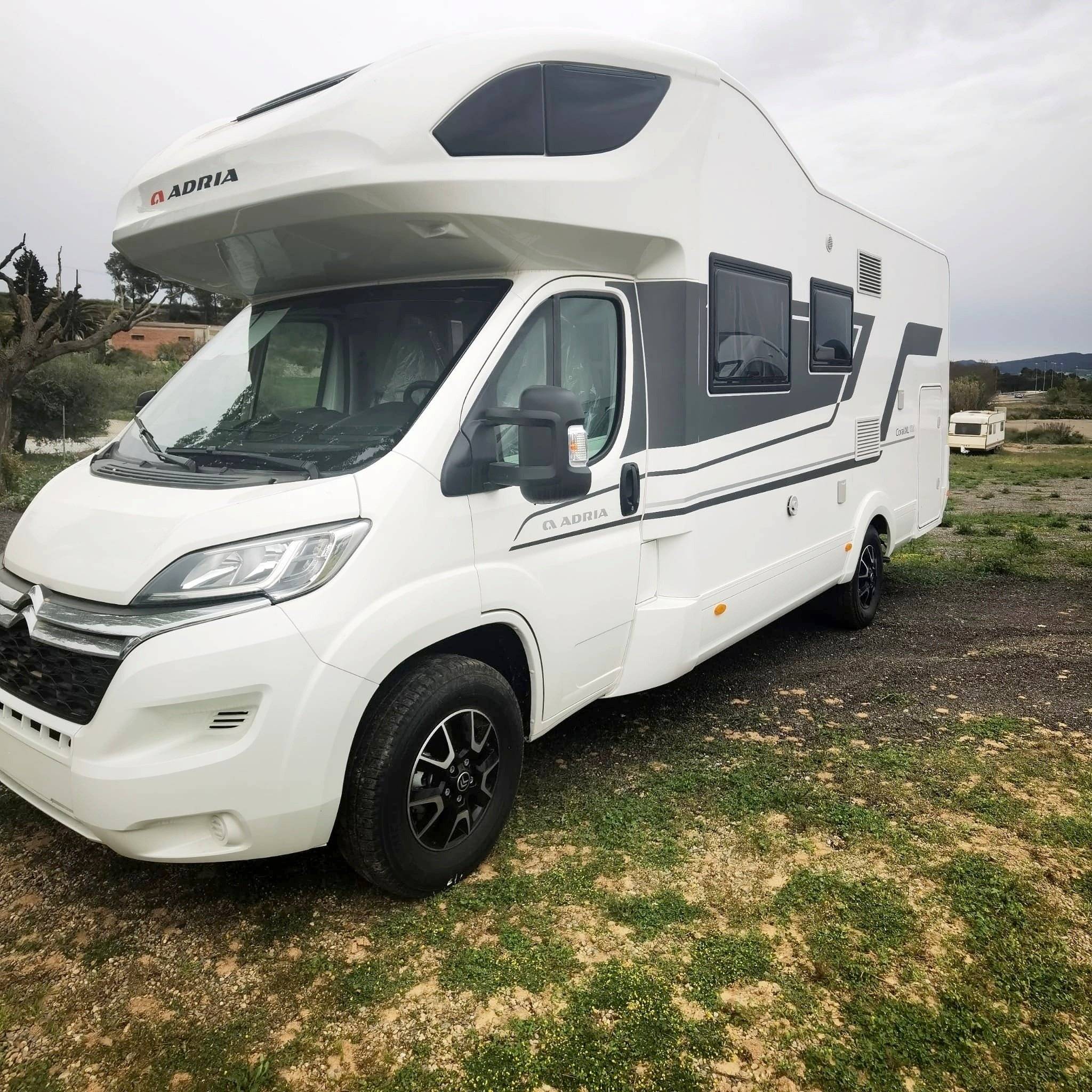 Adria Coral XL Axess 670 SL