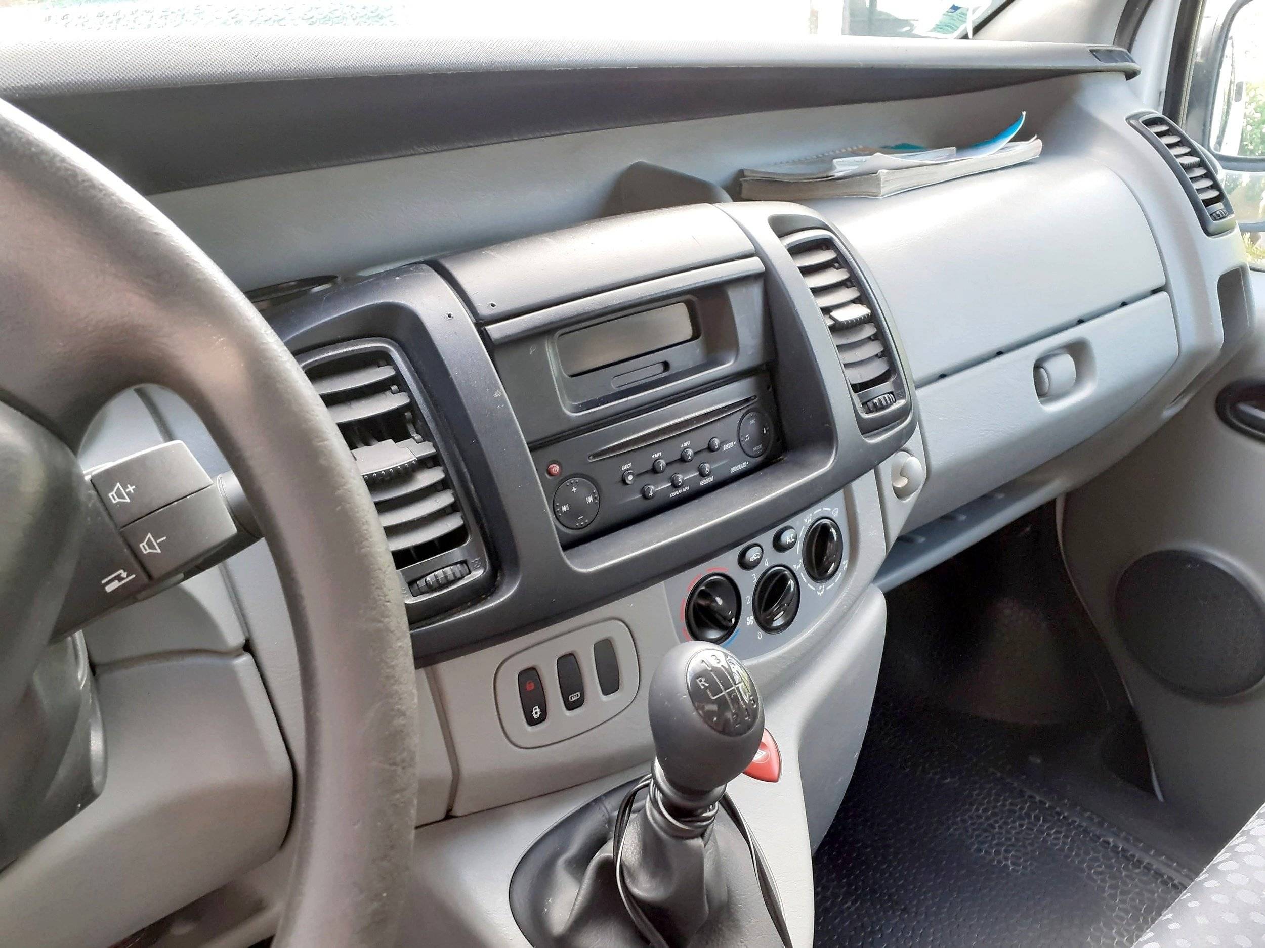 personnel Trafic 2,0 l dCi 115 ch