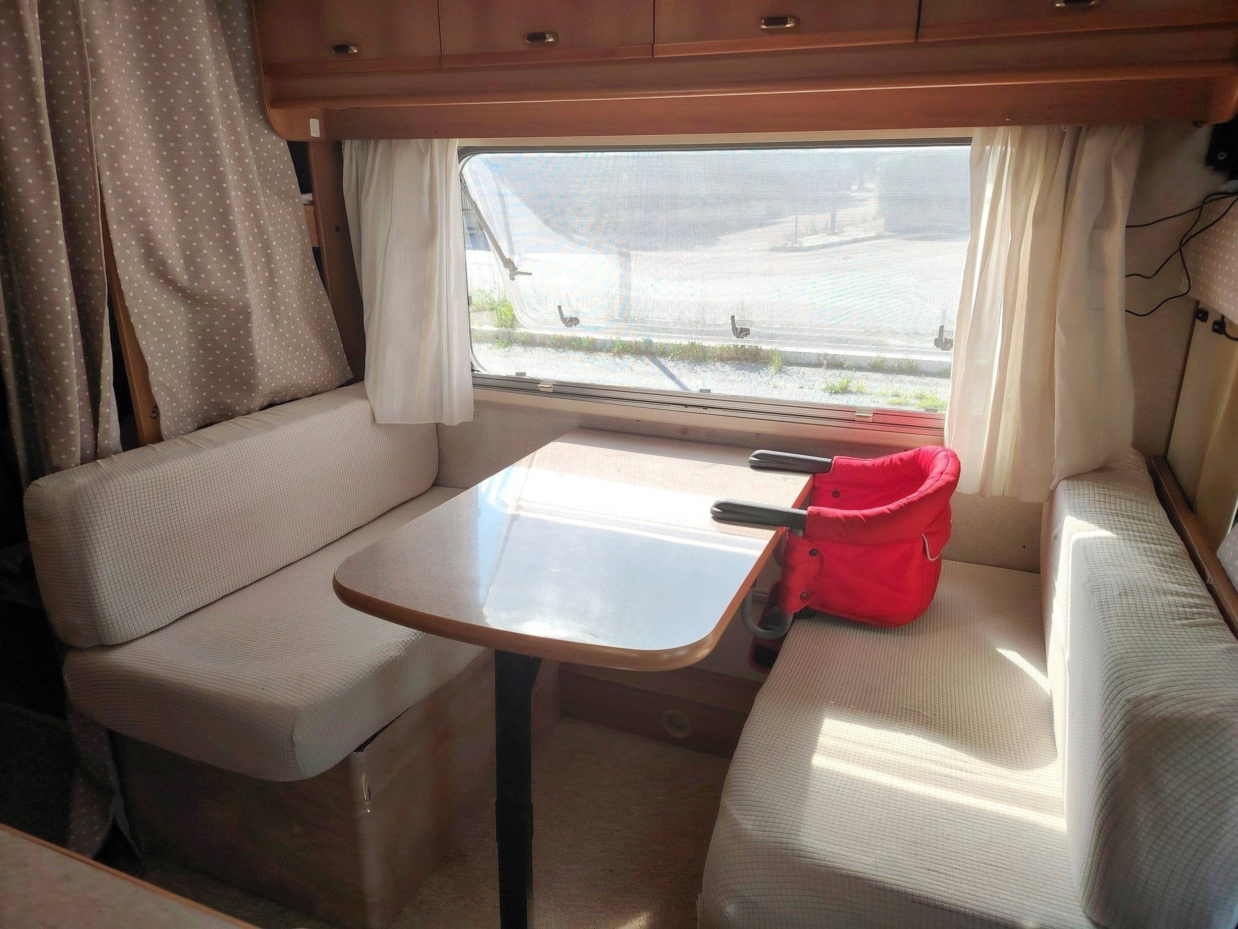 Menjador Ford - Yescapa