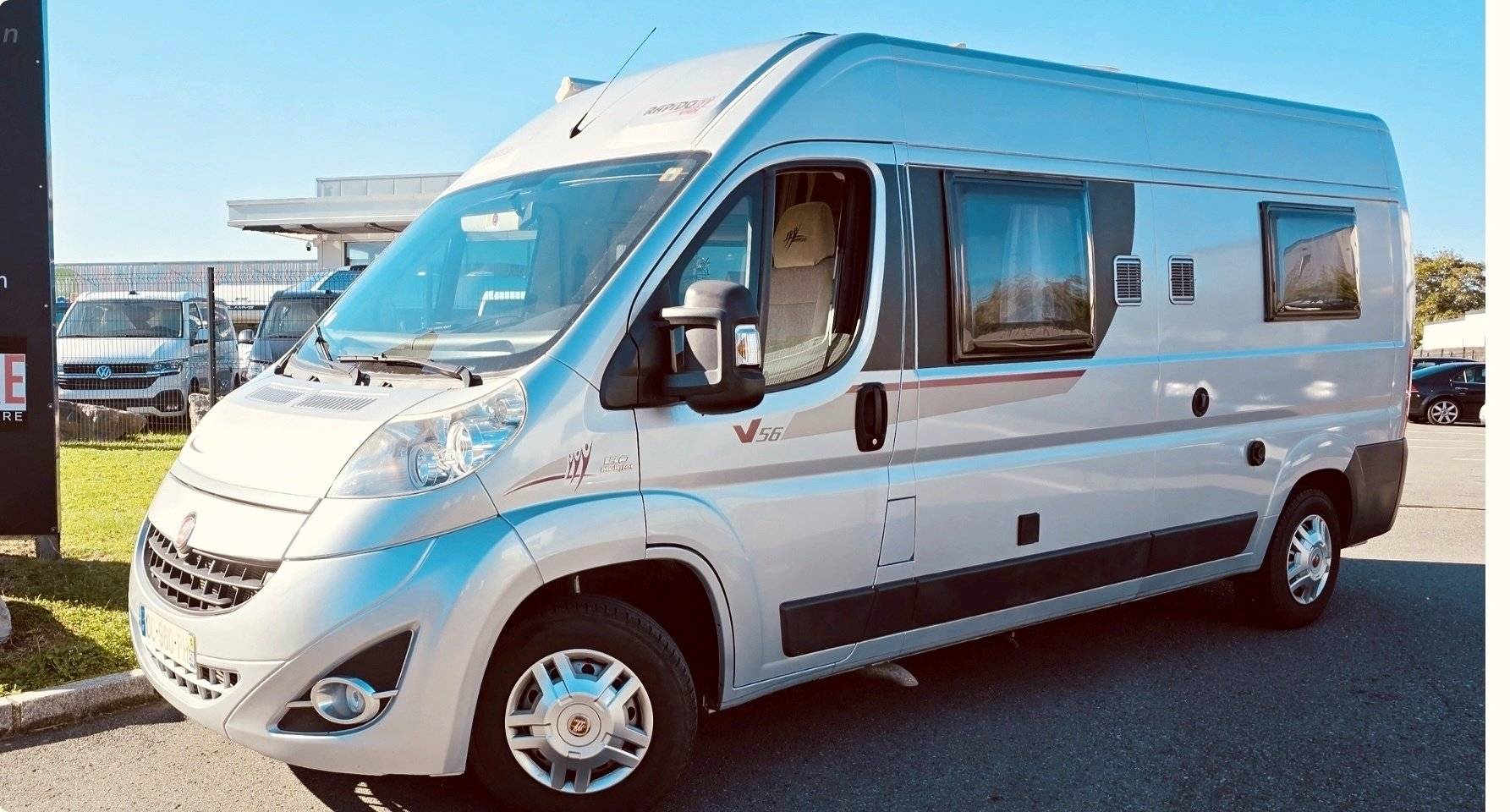 Vue avant de 3/4 Fiat - Yescapa