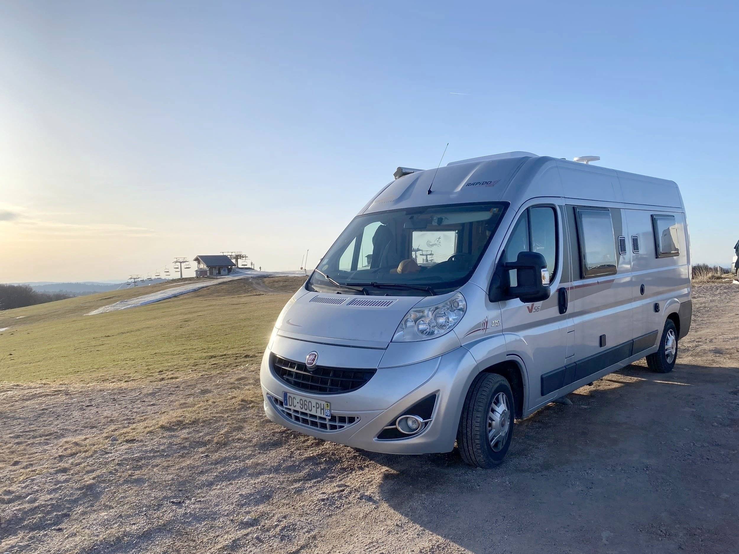 Vue avant de 3/4 Fiat Ducato 2,3 130 ch - Yescapa