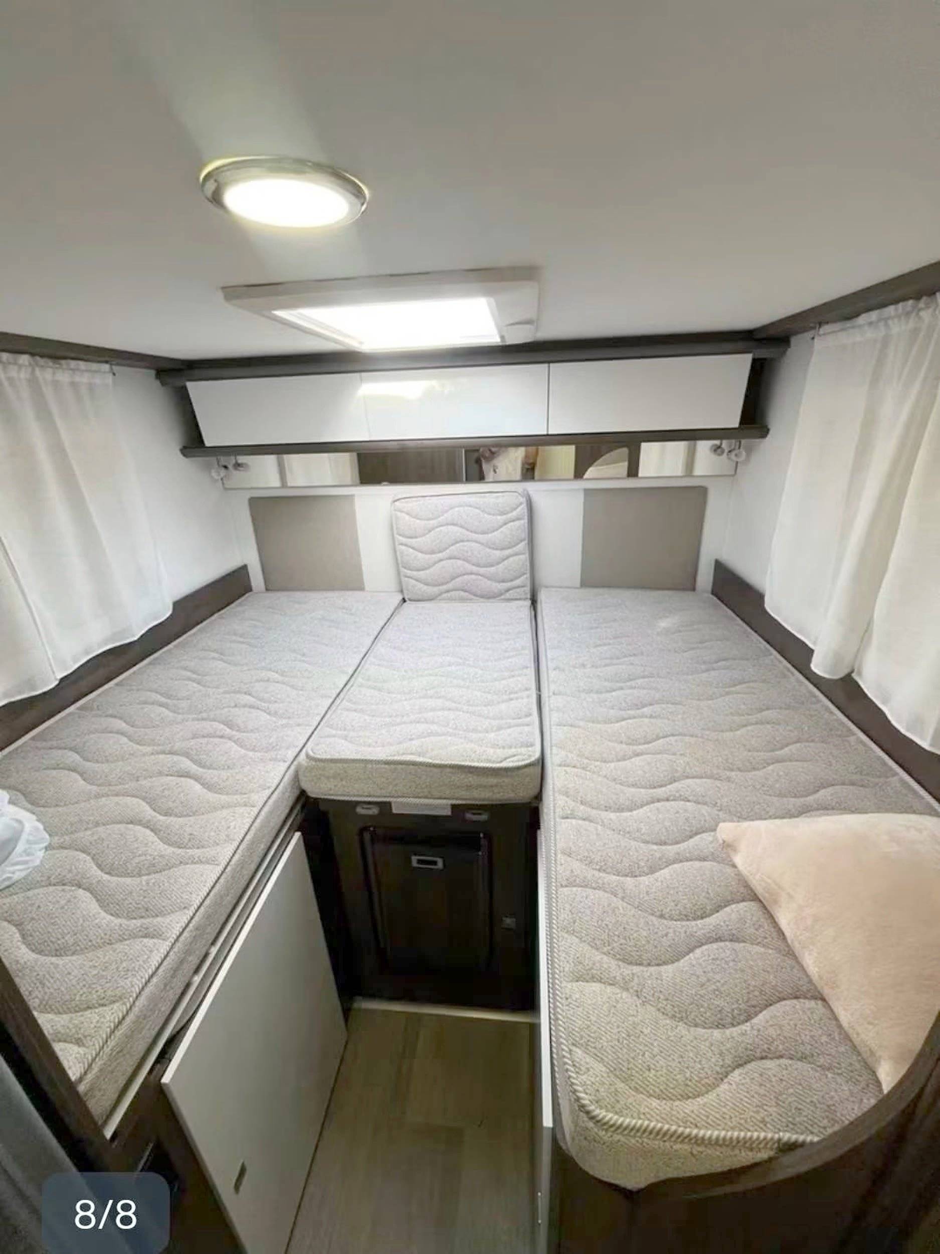 Plazas en cama Ford Transit 2,0 l 170 ch - Yescapa